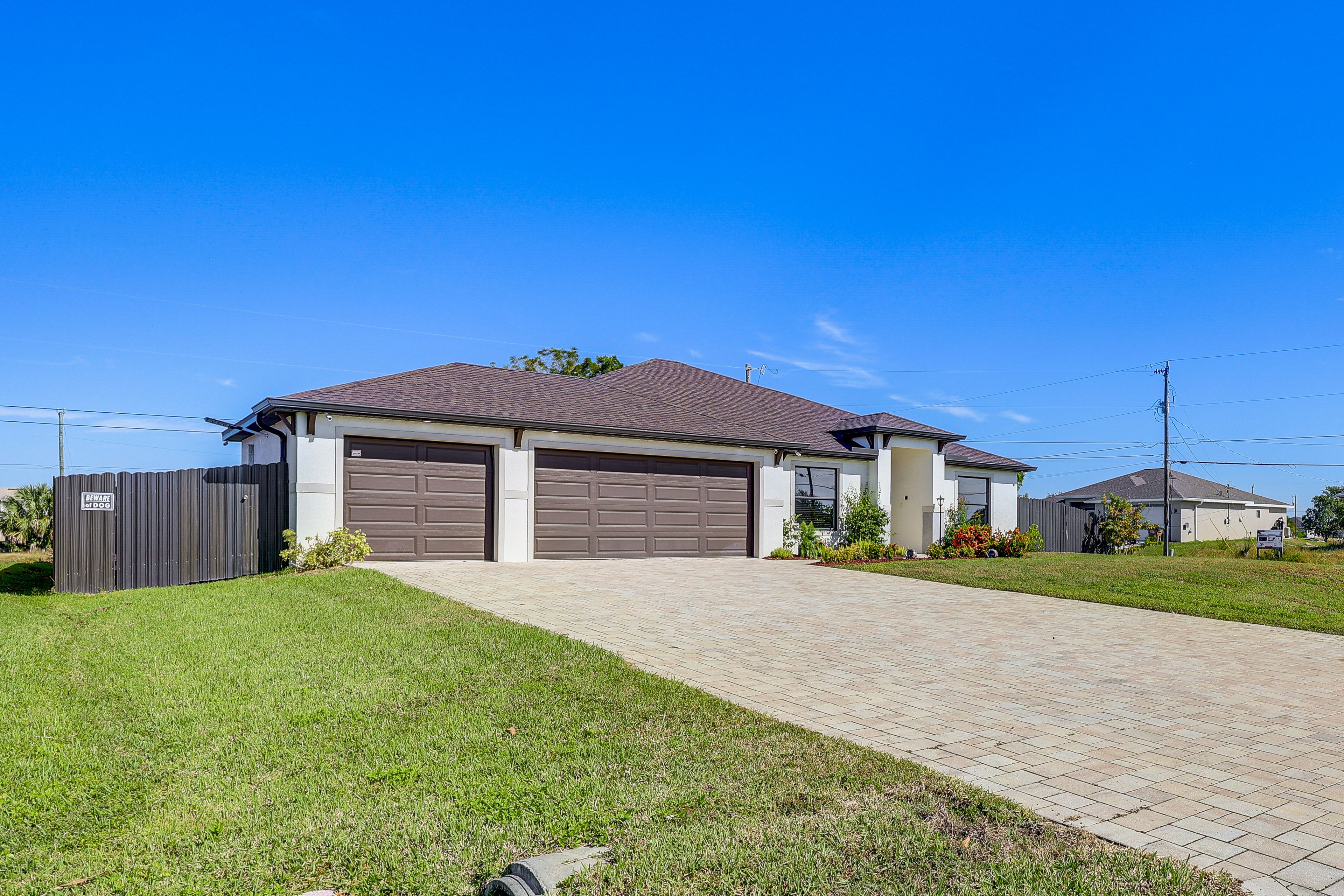 Parking | Driveway (9 Vehicles) | Lawn Parking Prohibited