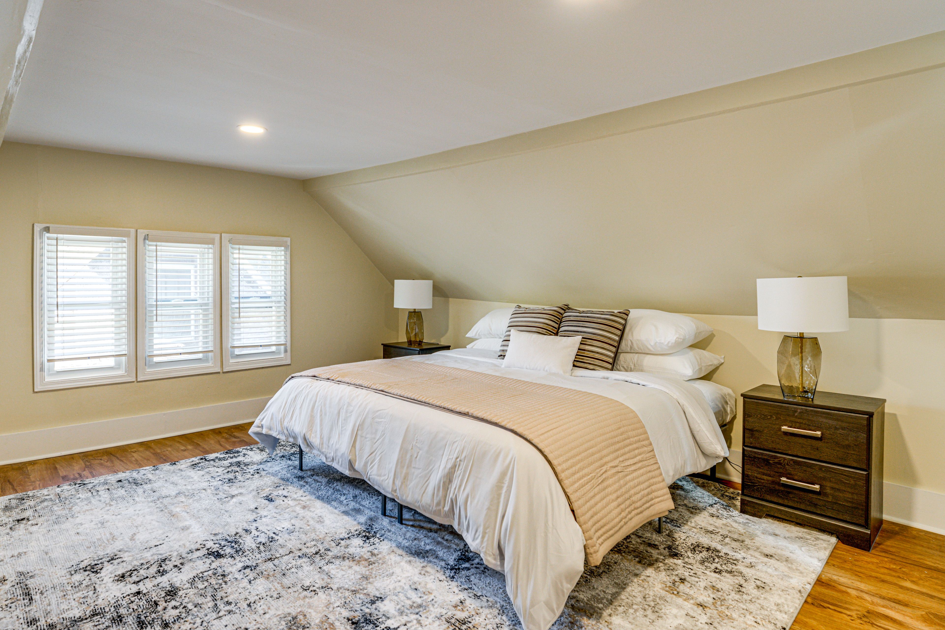 Bedroom 5 | King Bed | Walk-In Closet | Seating Area | 3rd Floor