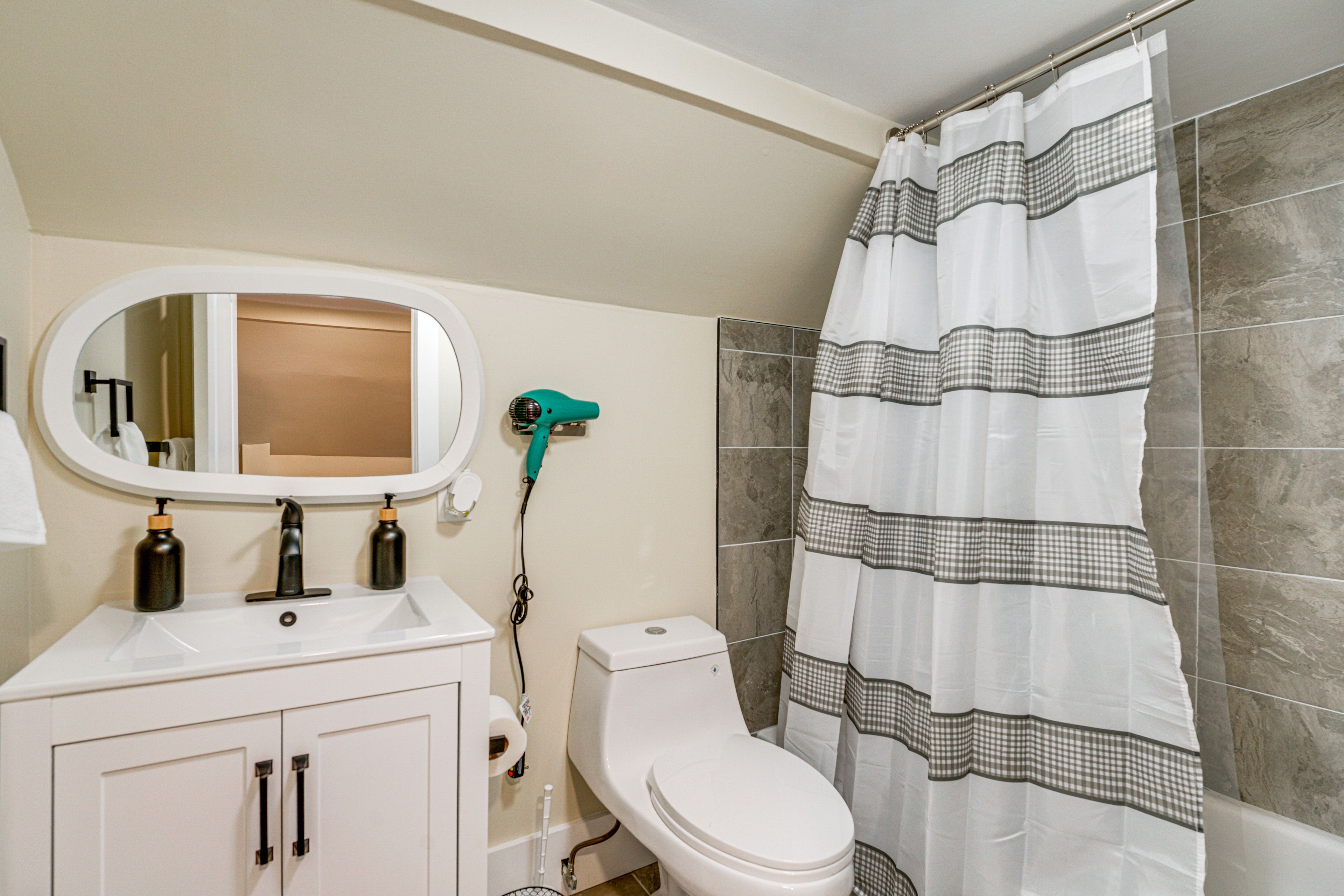 En-Suite Bathroom | 3rd Floor