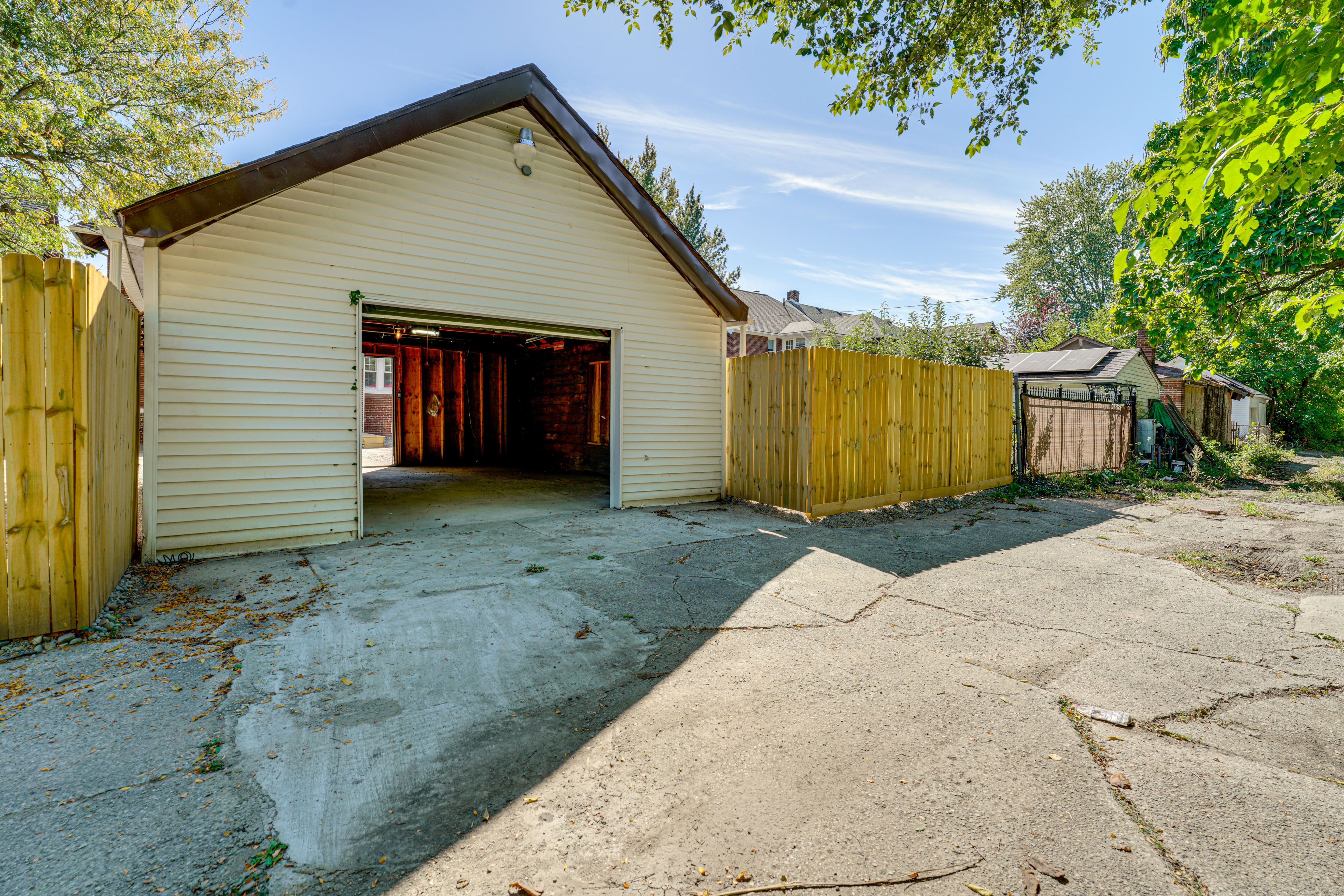 Parking | Garage (1 Vehicle) | Driveway (1 Vehicle)
