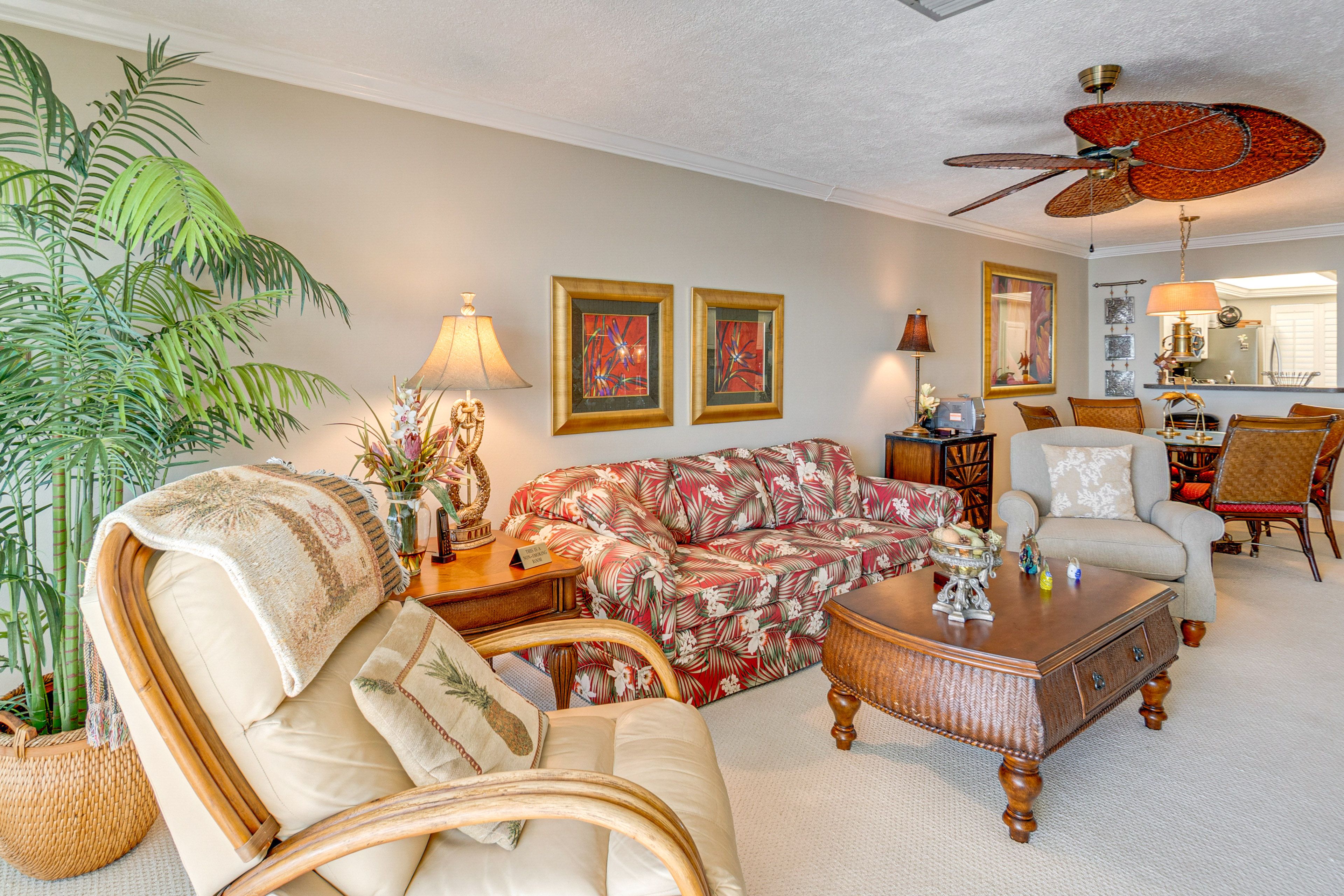 Living Room | Queen Sleeper Sofa | Free WiFi