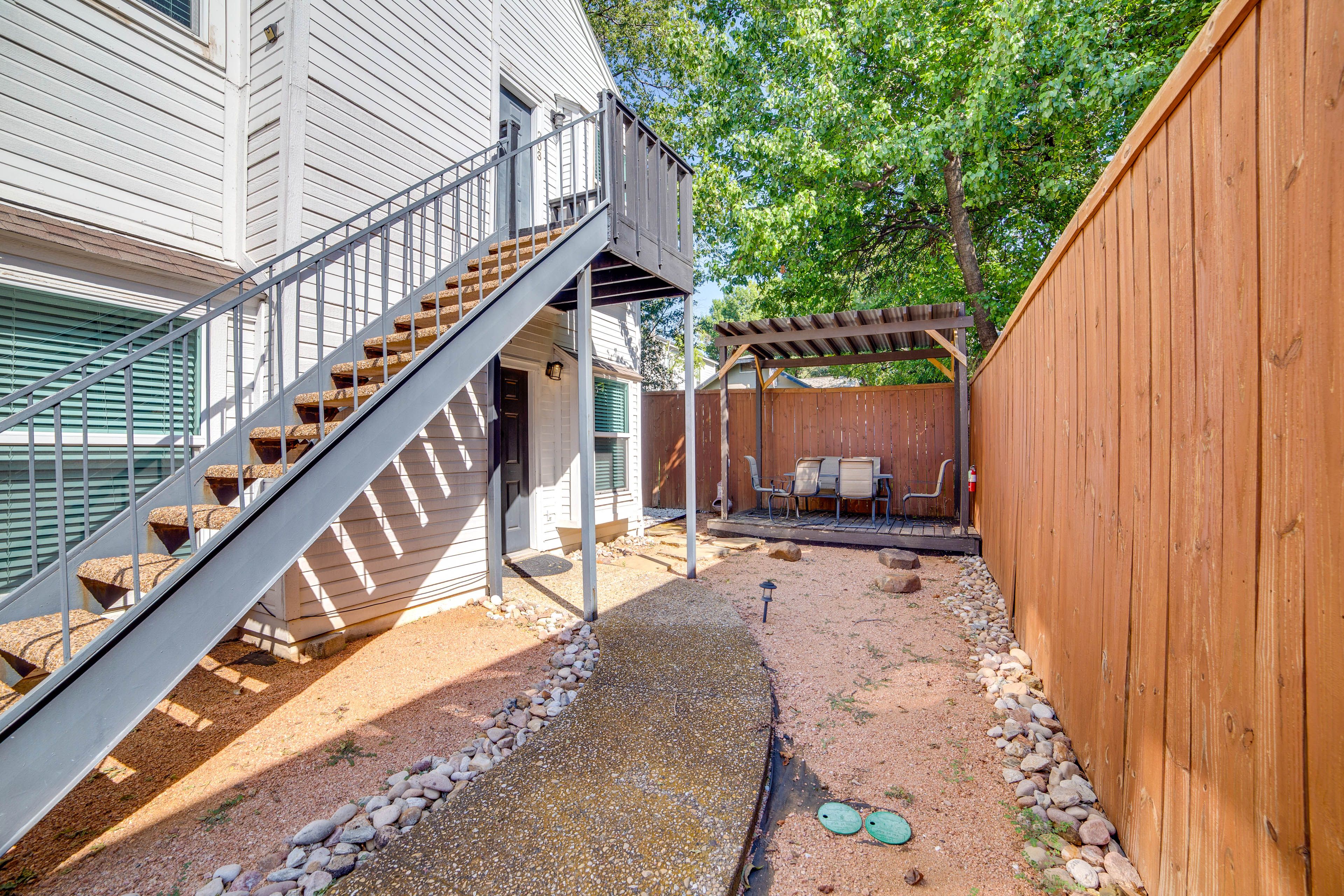Shared Patio | Outdoor Dining