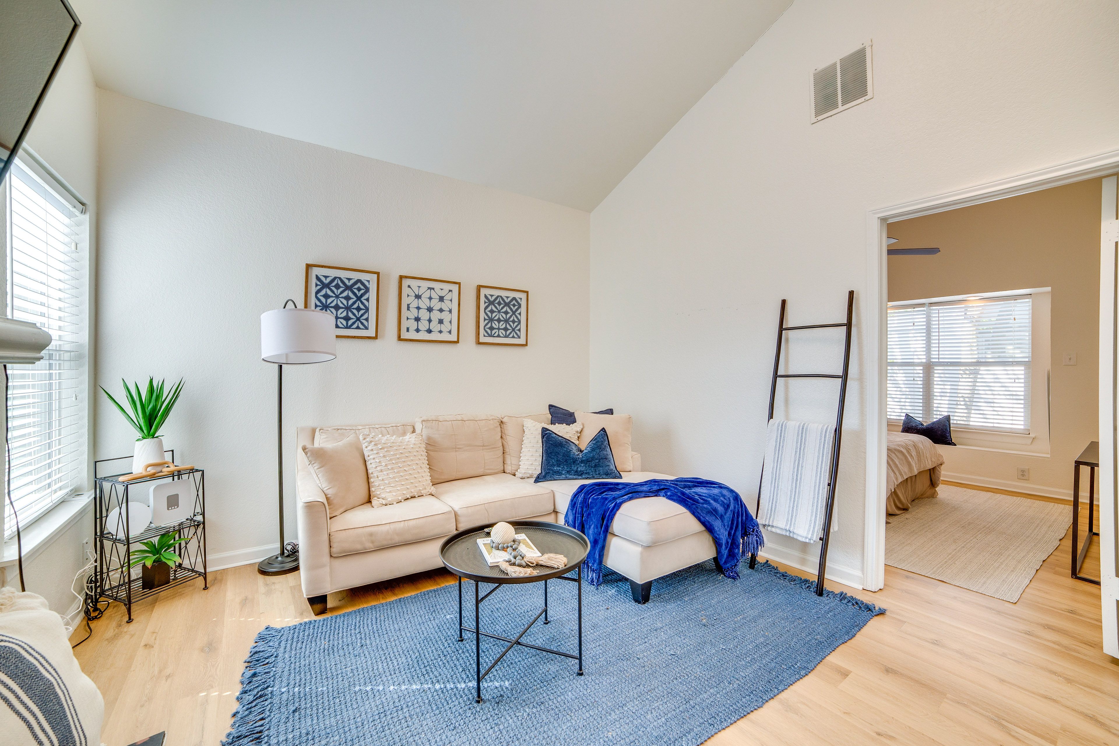 Living Room | Smart TV | Free WiFi