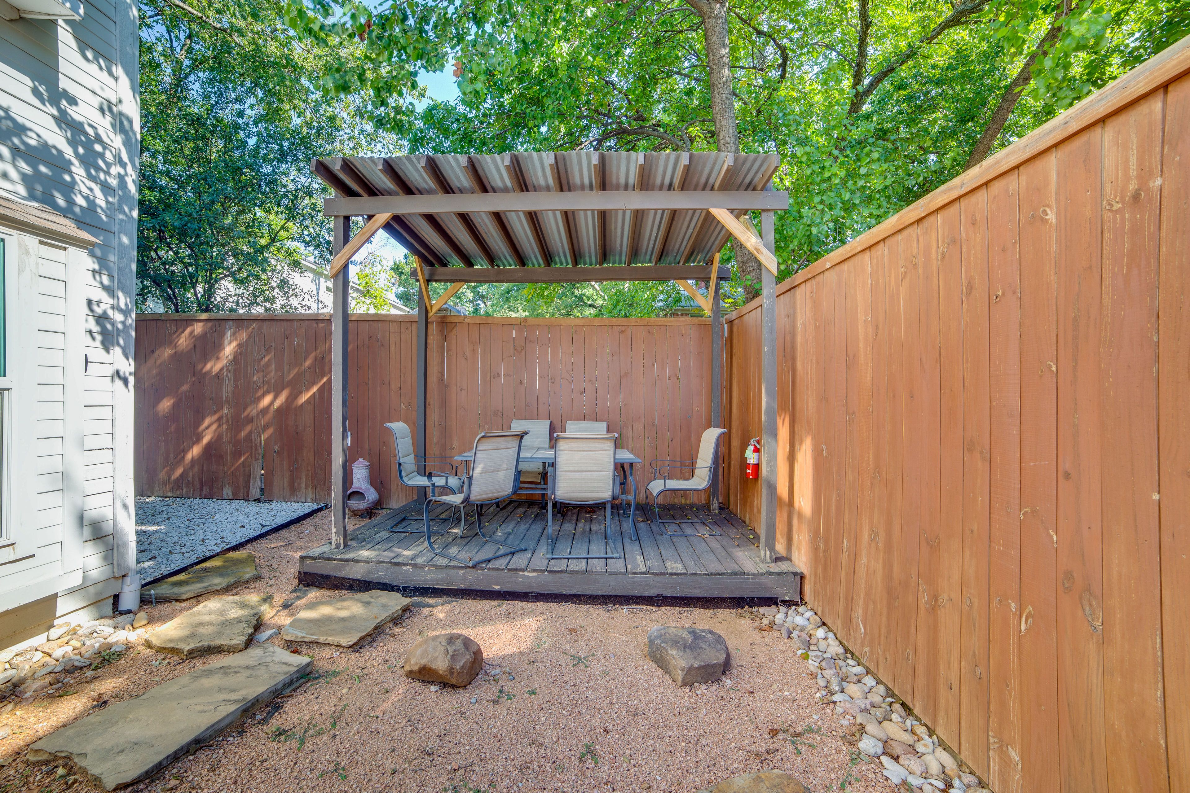 Shared Patio | Outdoor Dining Area