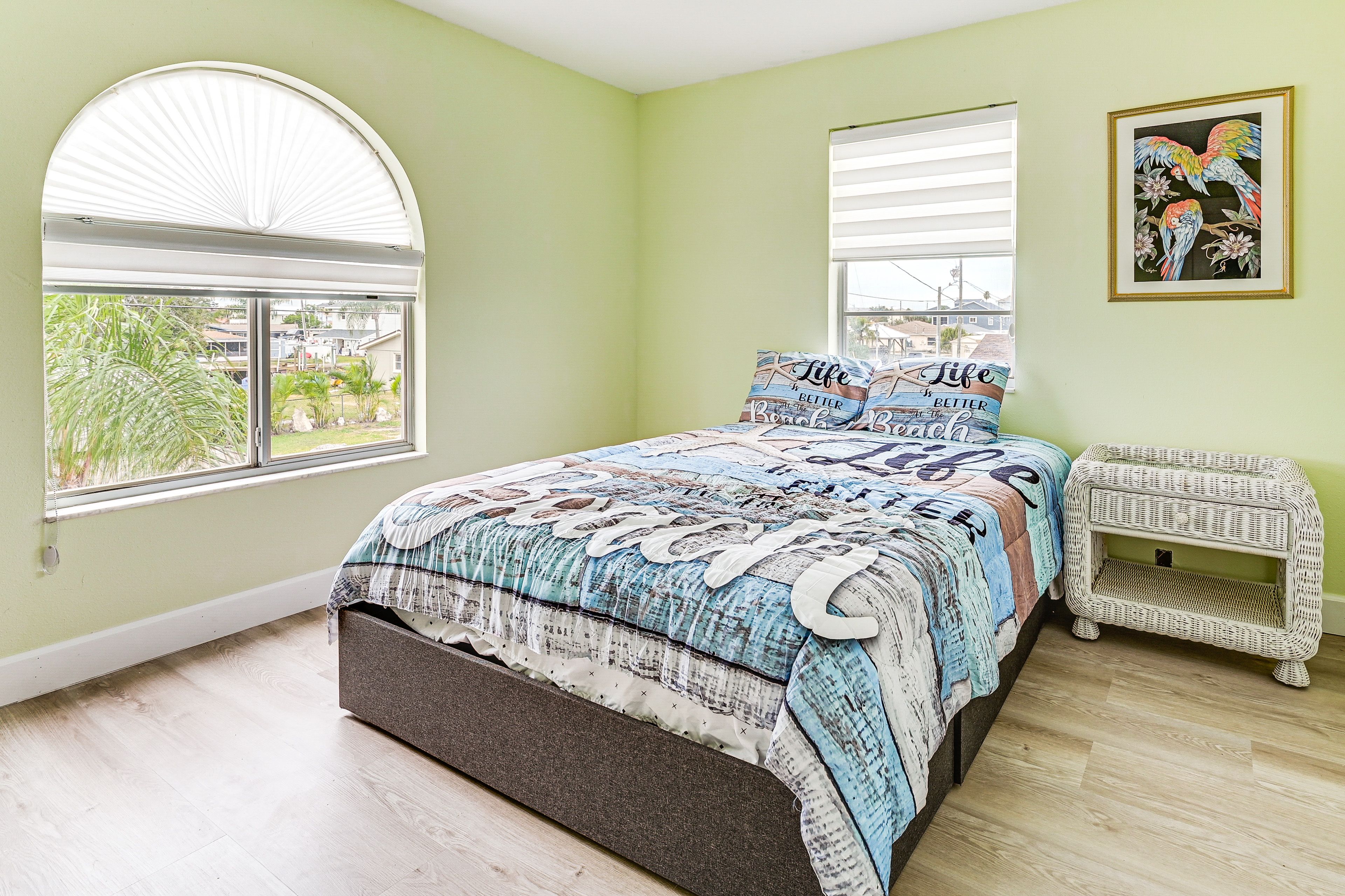 Bedroom 2 | Queen Bed