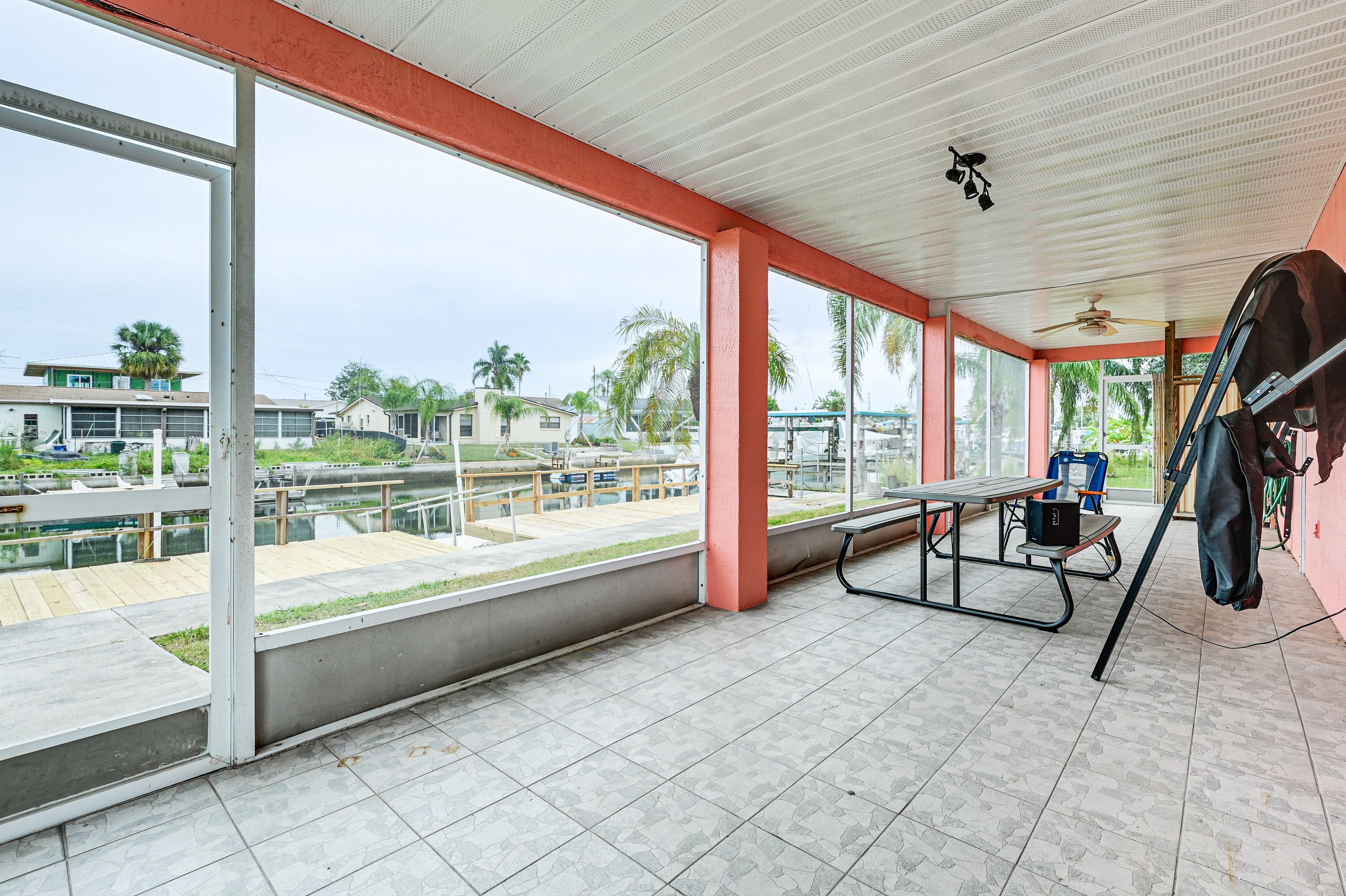 Screened Lanai | Picnic Table | Outdoor Shower