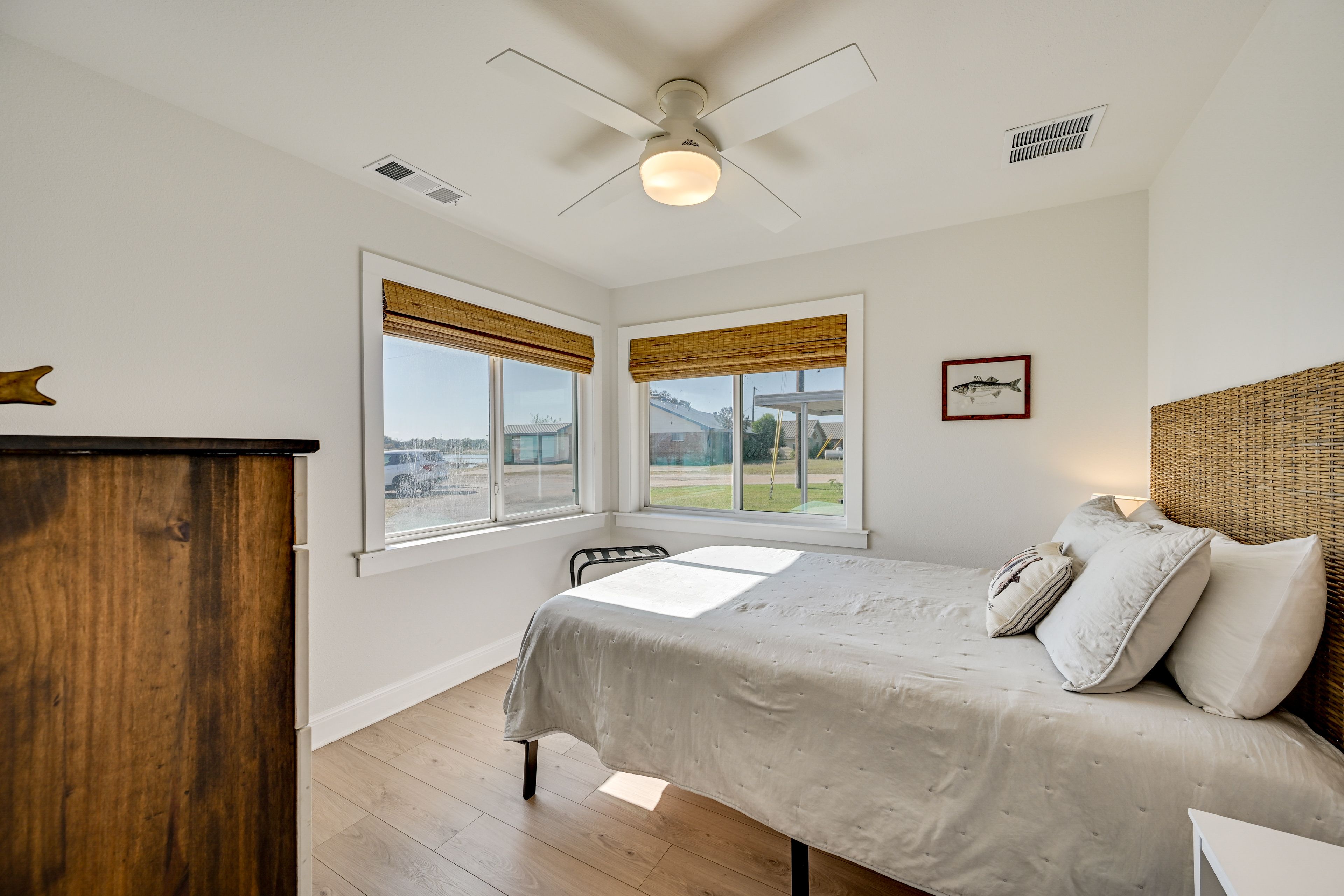 Bedroom 1 | Queen Bed | Linens Provided | 1st Floor