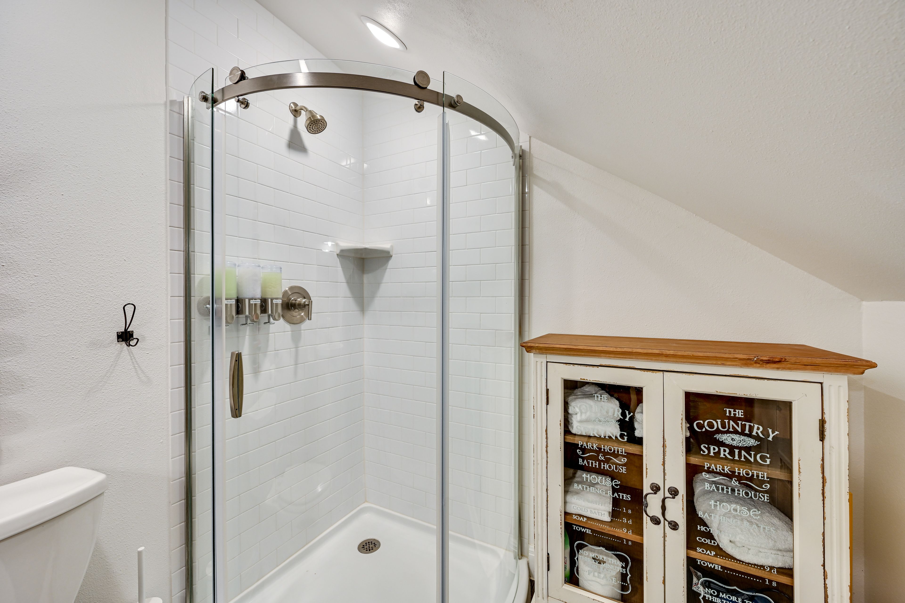 Bathroom | 2nd Floor