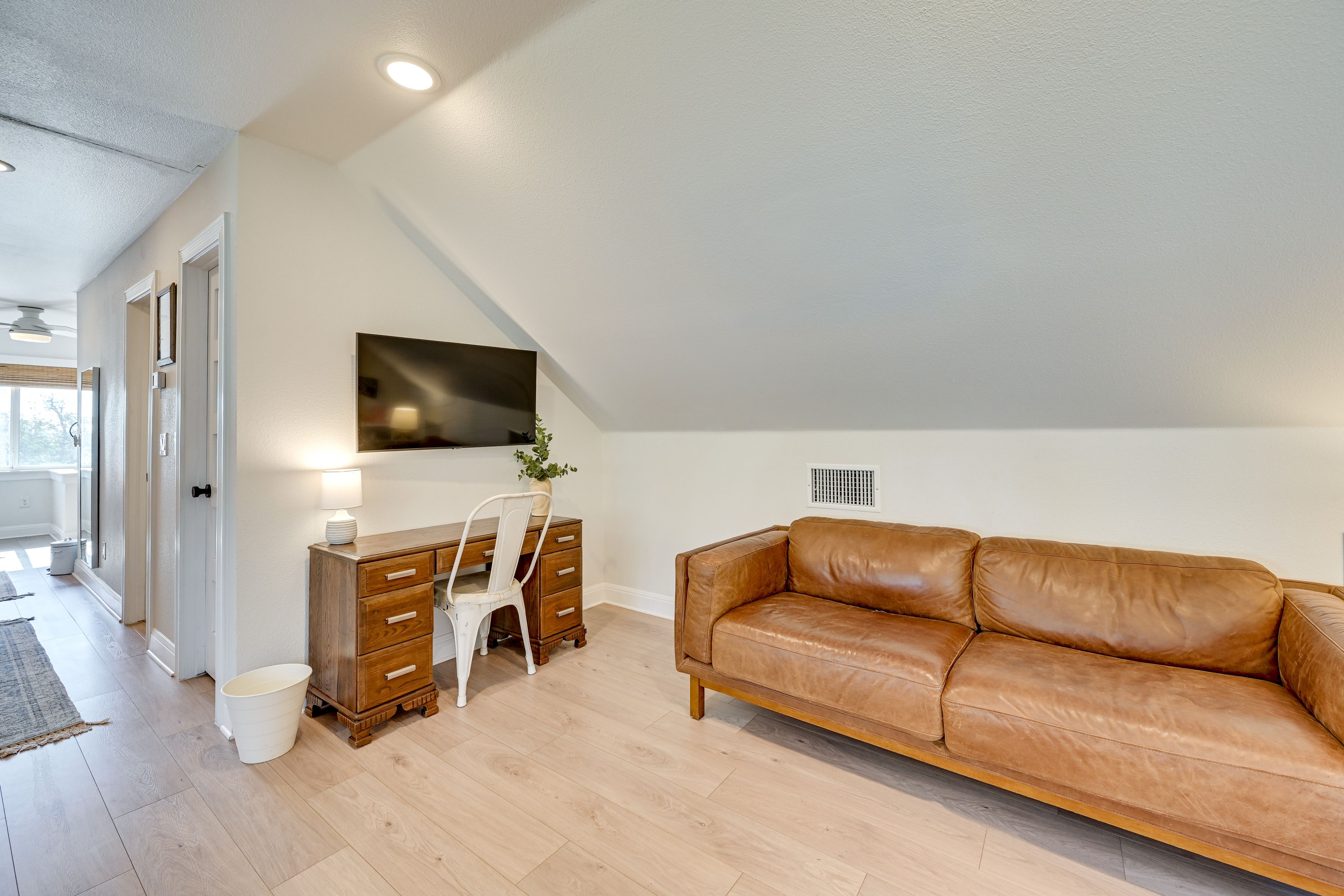 Bedroom 3 | Loft | King Bed | 6 Twin Beds | 2nd Floor