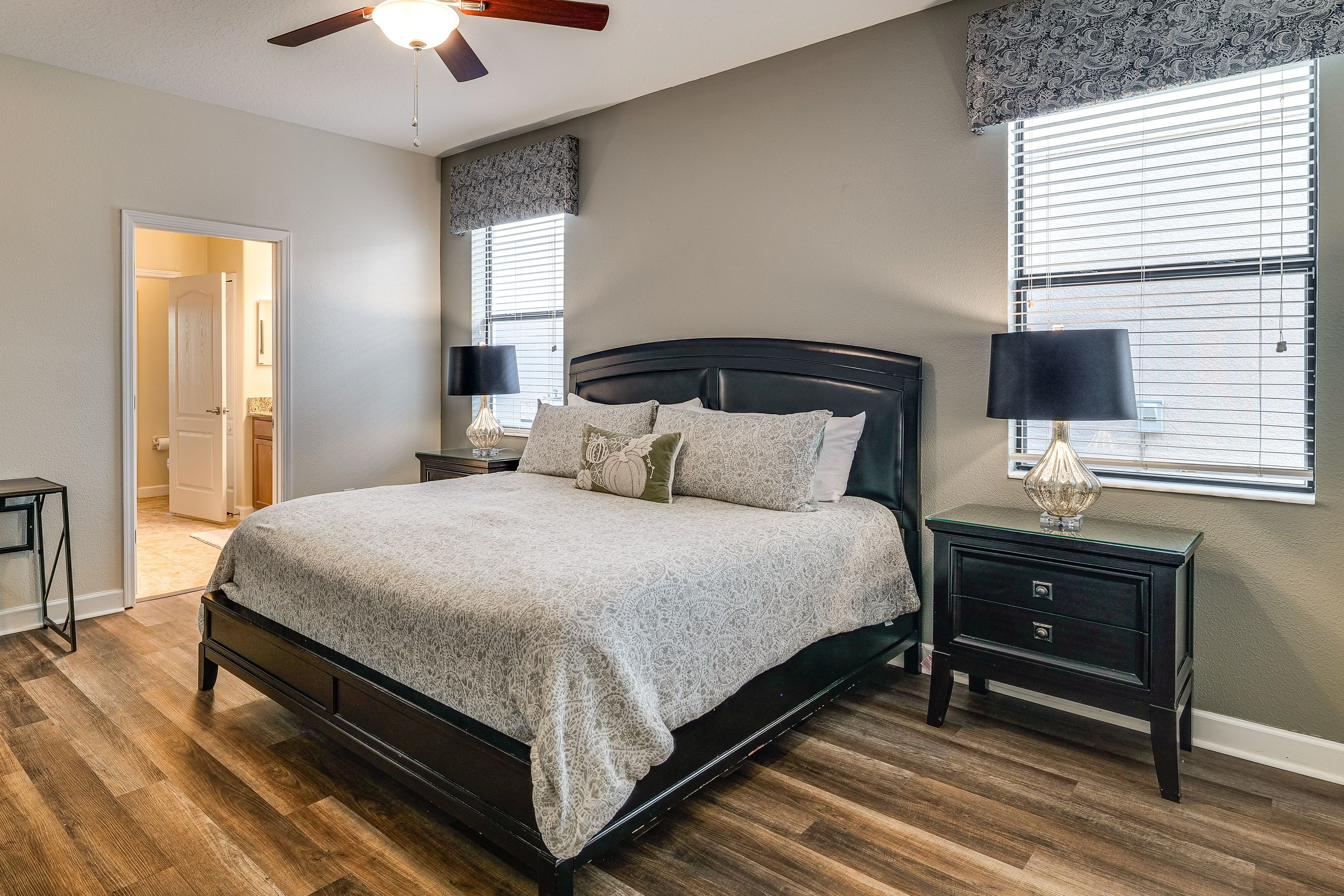 Bedroom 2 | King Bed | 1st Floor