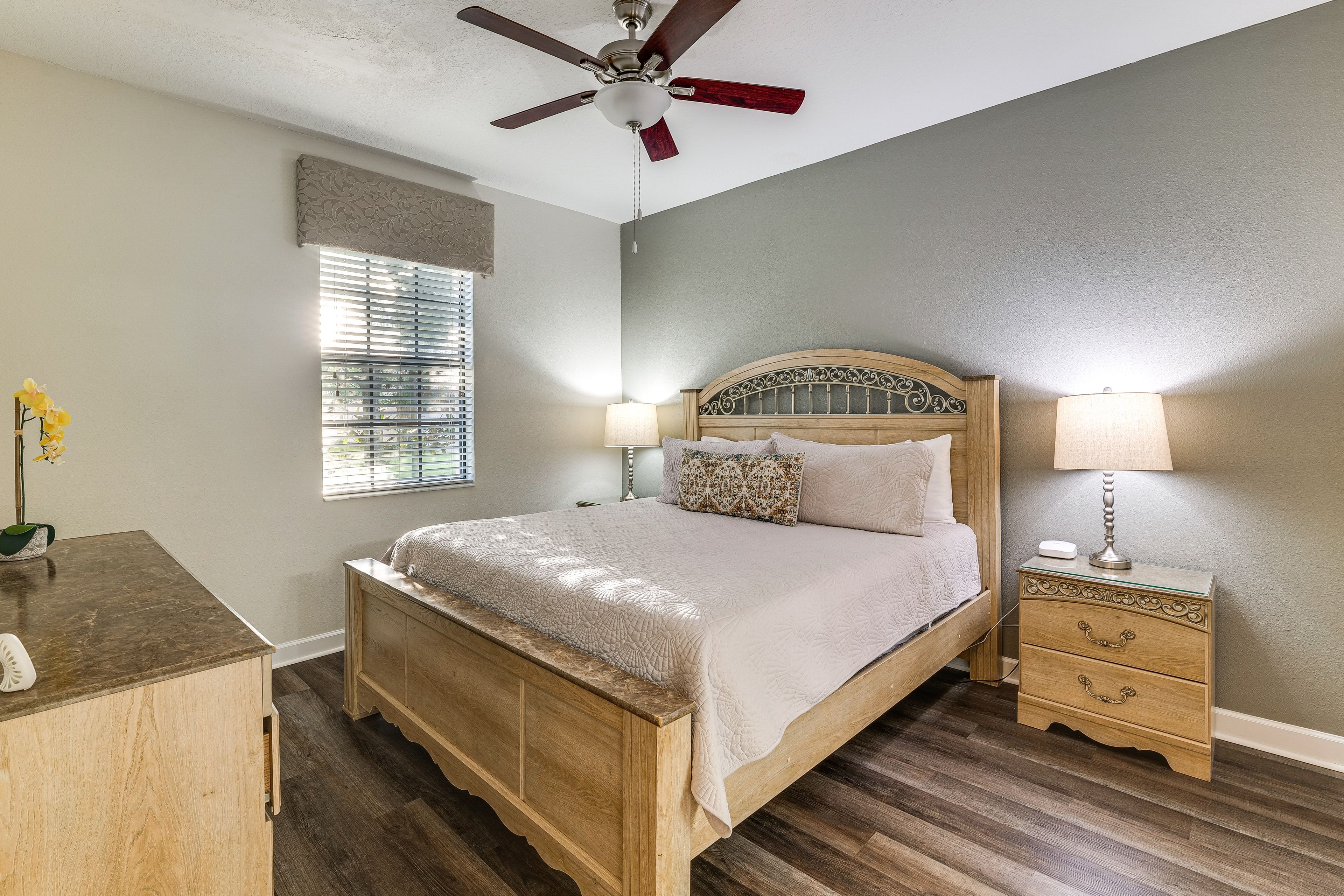 Bedroom 1 | King Bed | Linens | 1st Floor