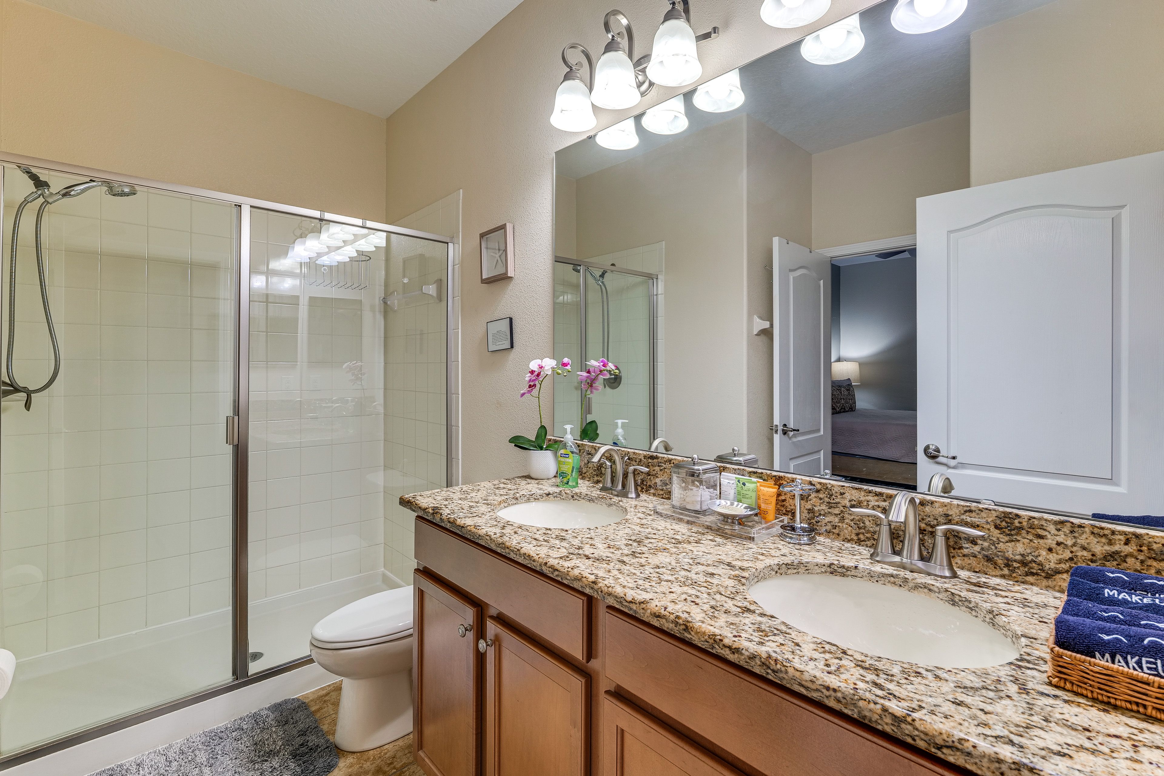 Full Bath | Towels | Hair Dryer | 1st Floor