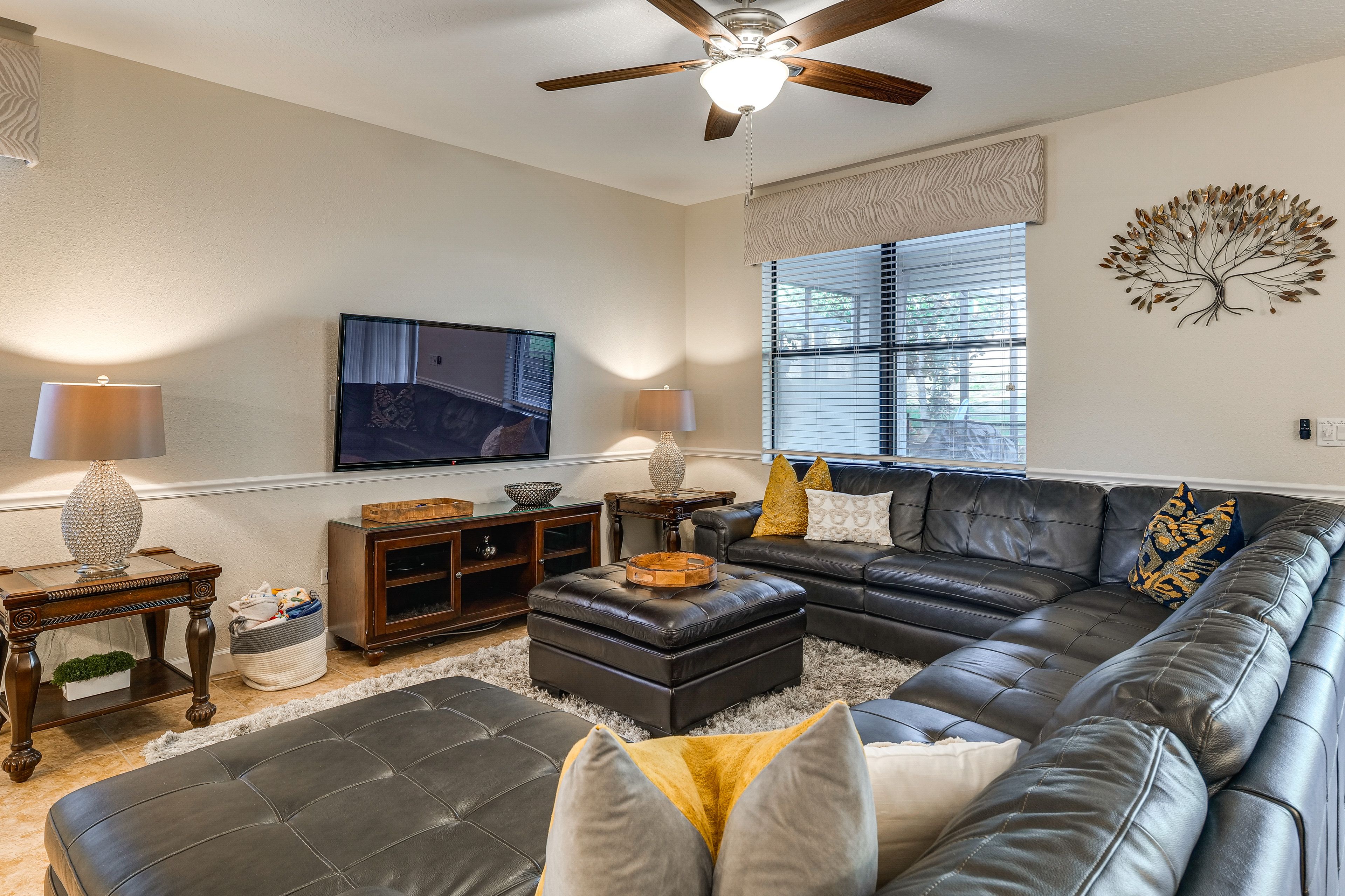 Living Room | Smart TV | Free WiFi