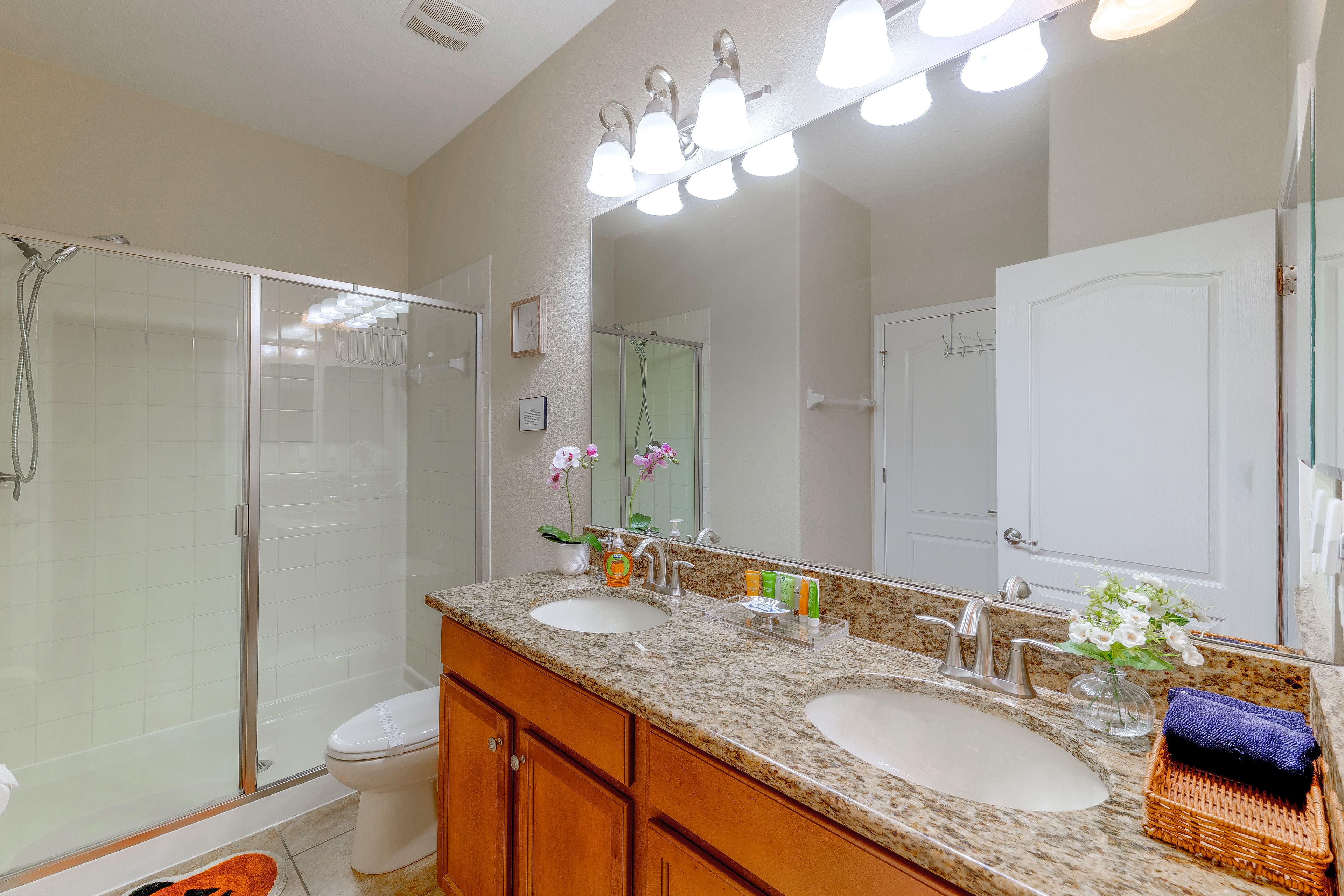Full Bath | Towels | Hair Dryer | 1st Floor