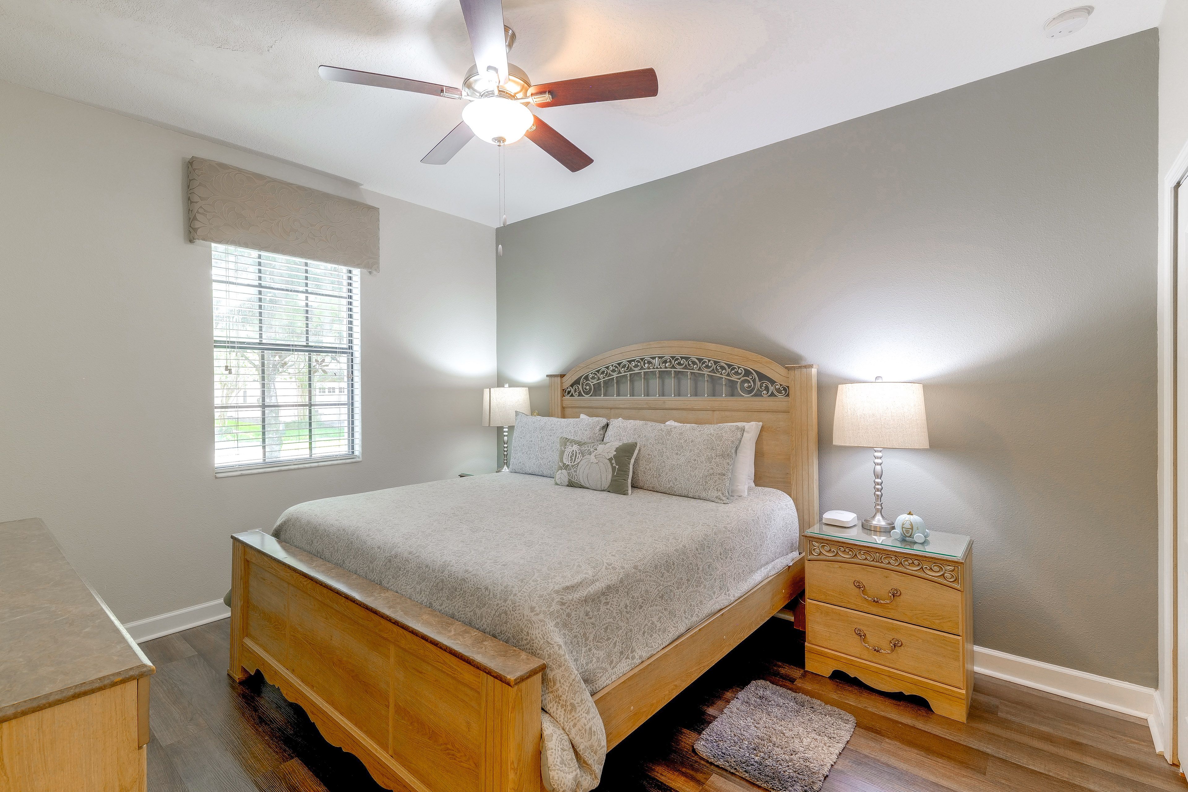 Bedroom 1 | King Bed | Linens | 1st Floor