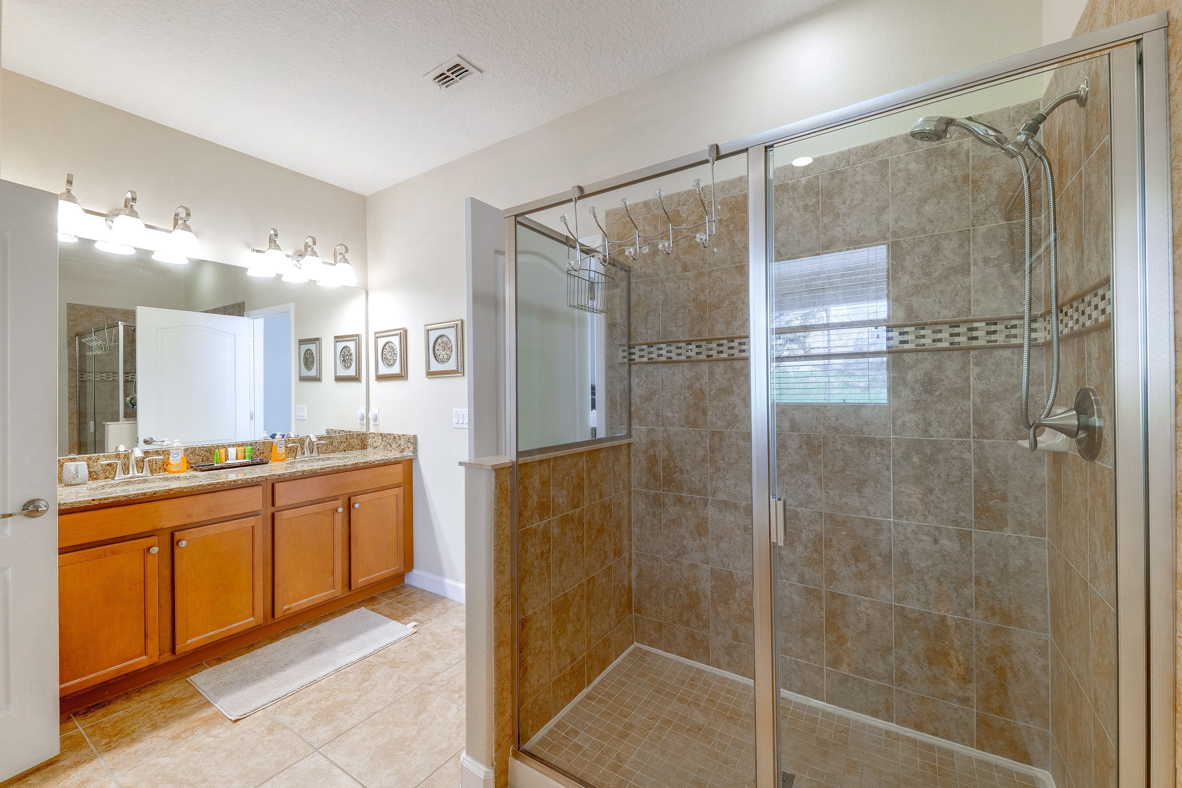 Full Bath | 1st Floor