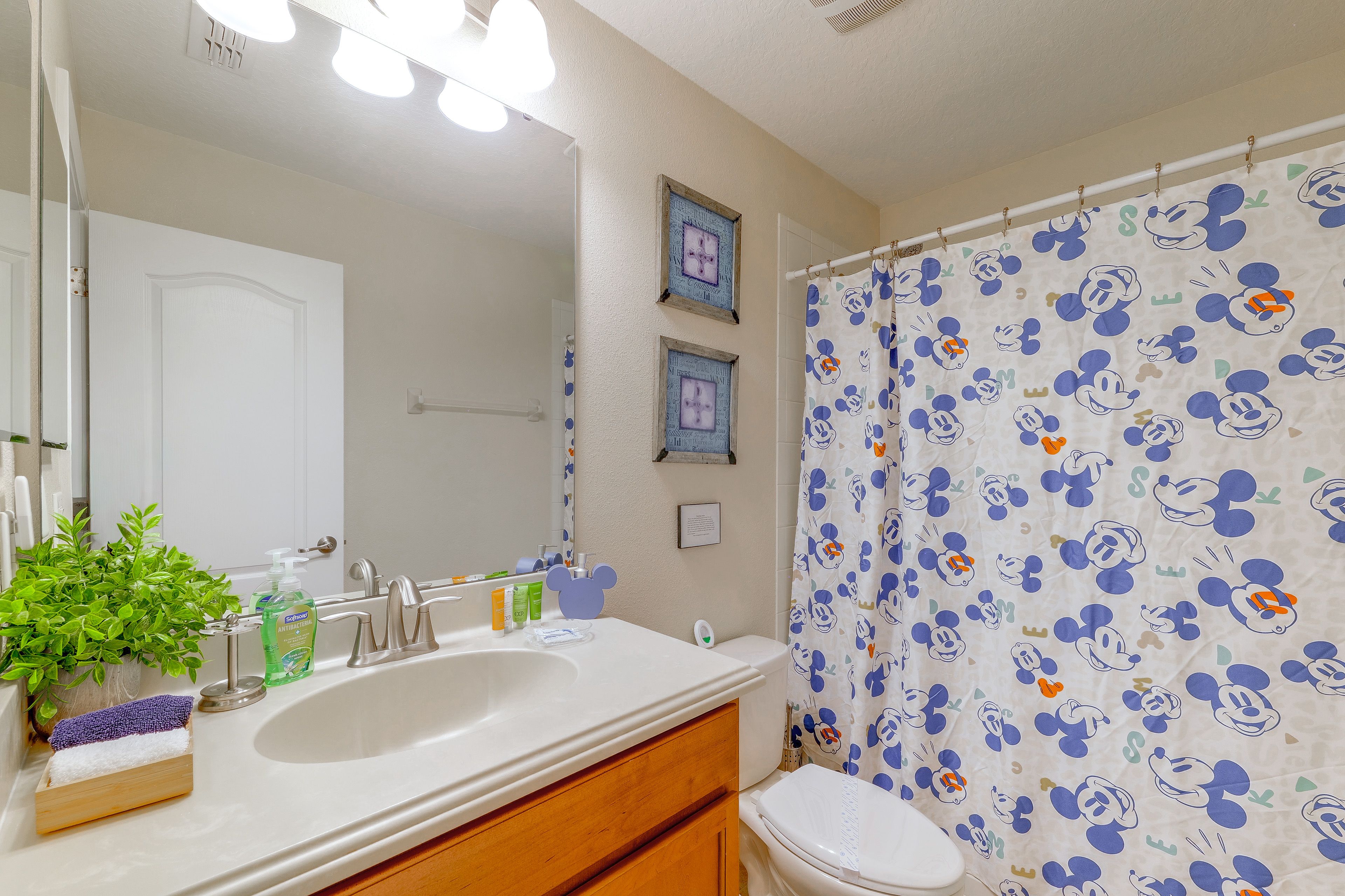 Full Bath | 2nd Floor
