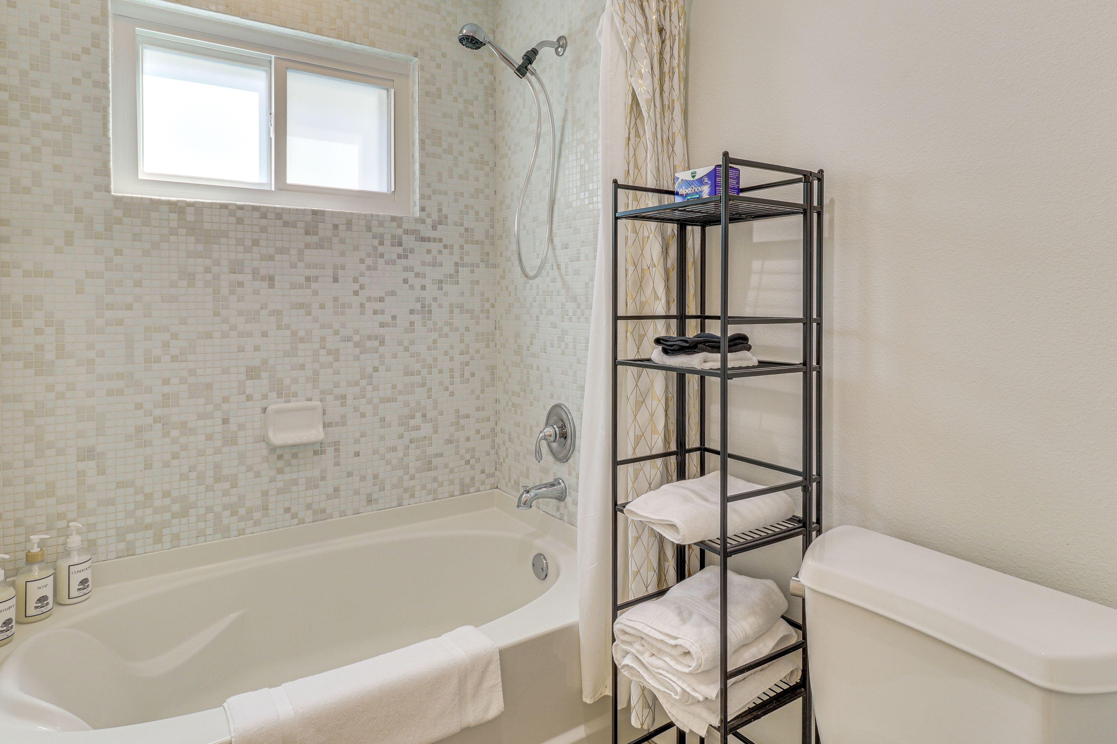 Full Bathroom | 2nd Floor
