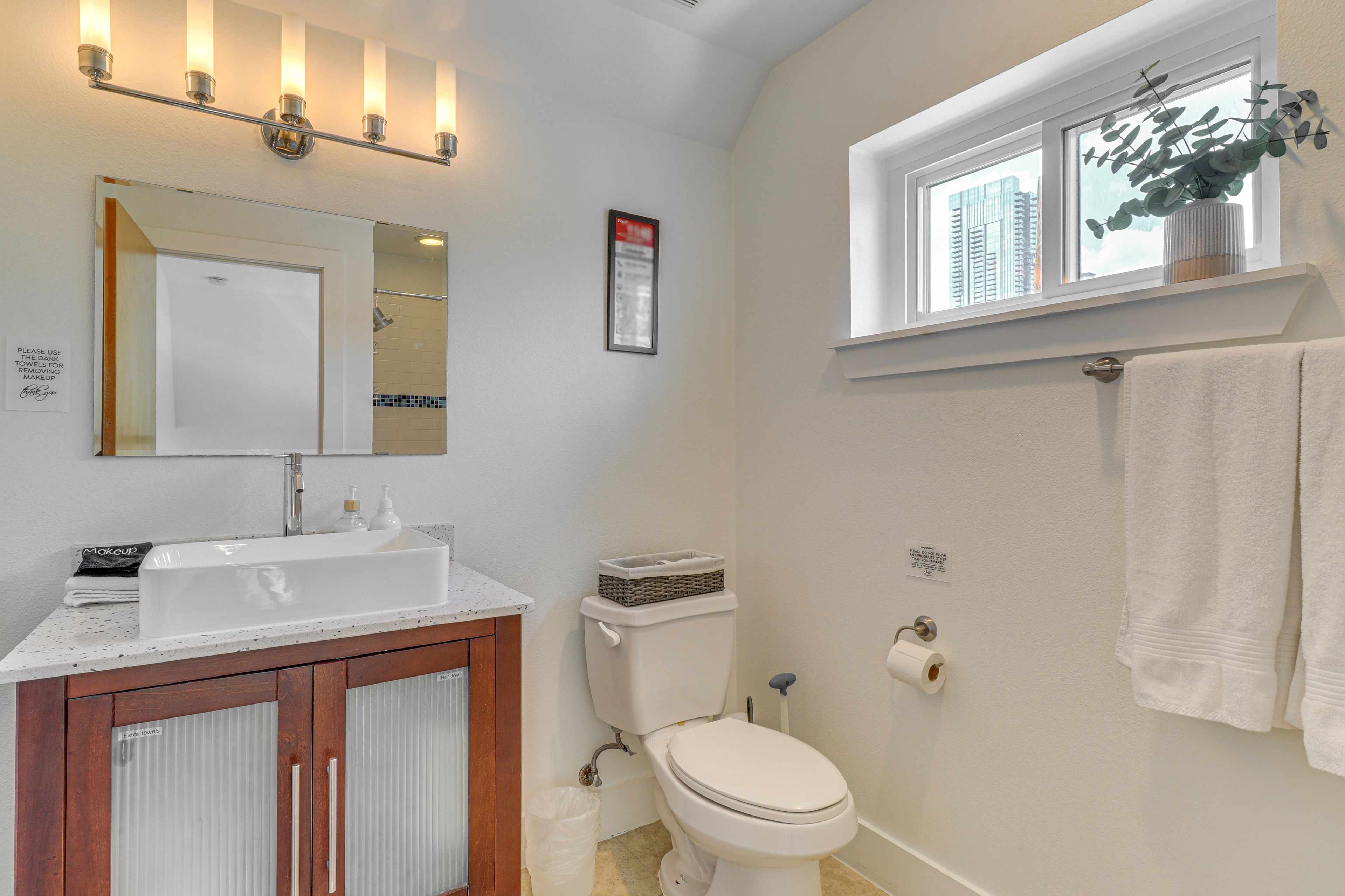 Full Bathroom | 3rd Floor