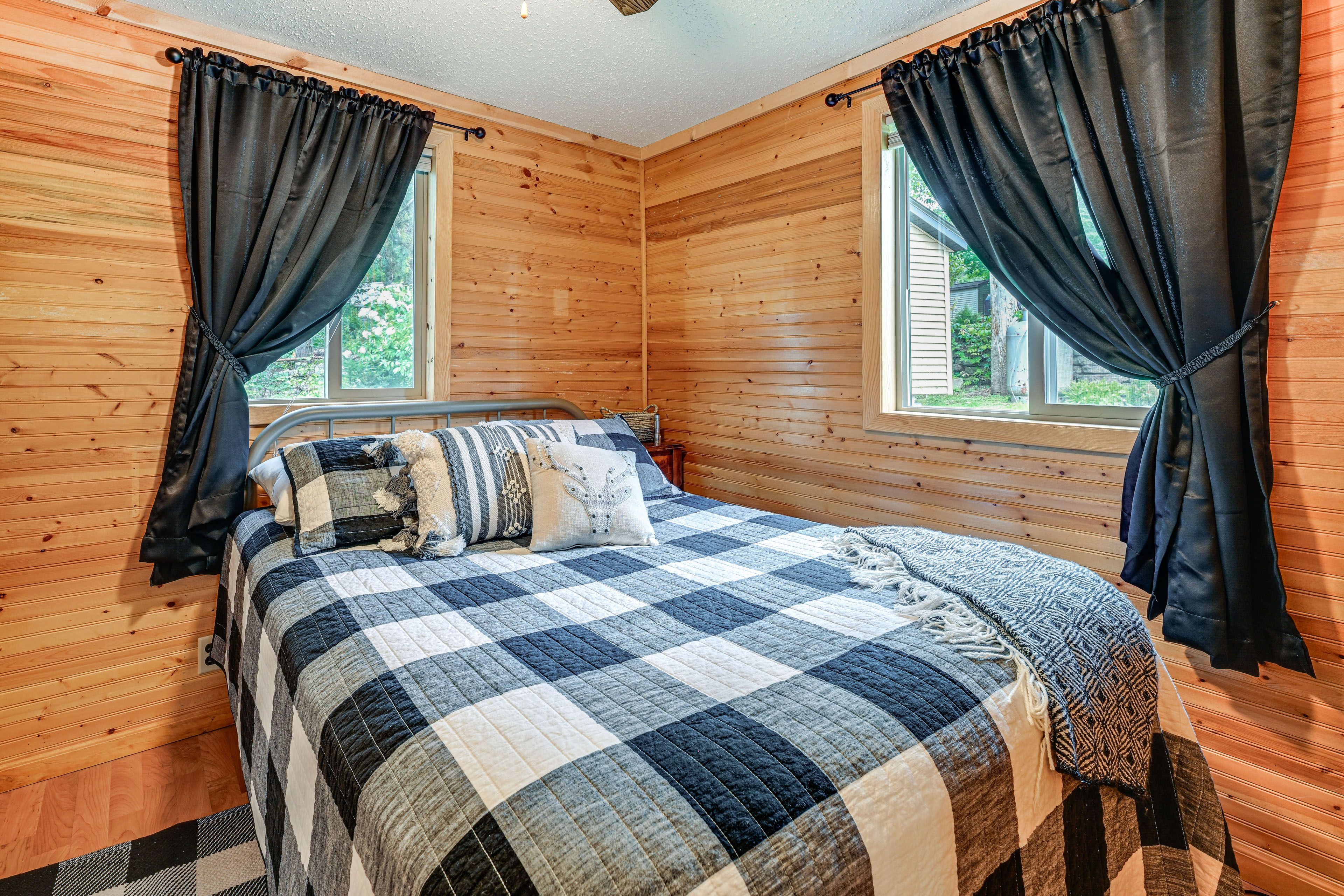 Bedroom 1 | Full Bed