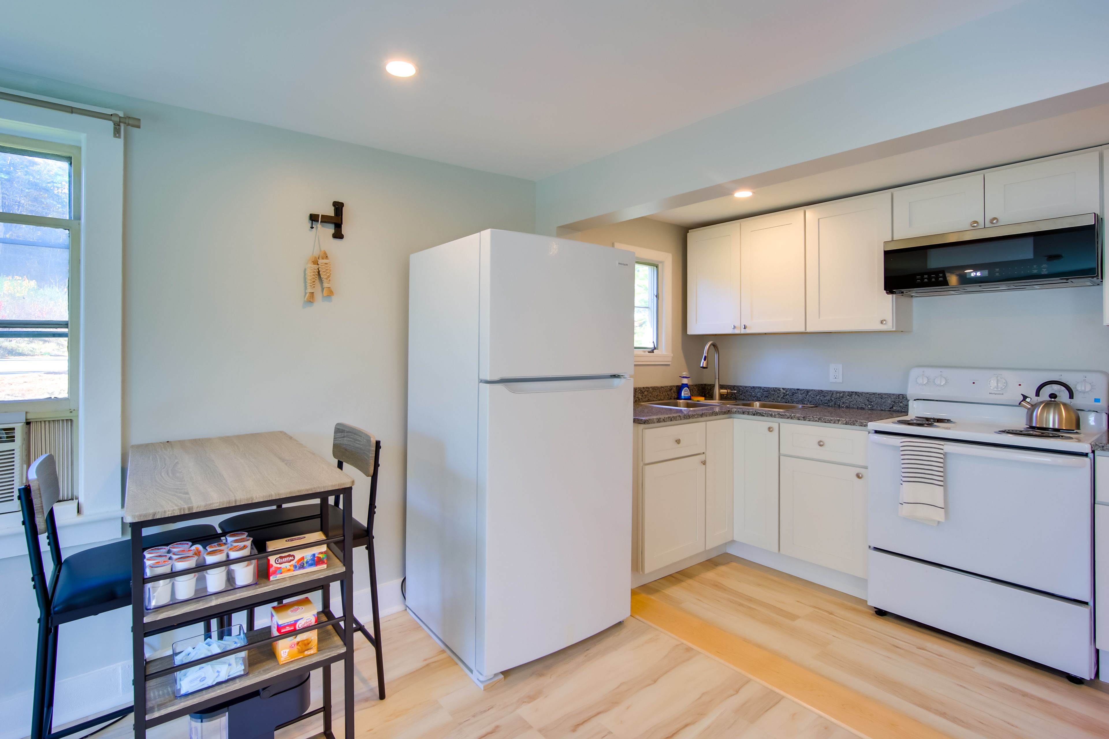 Dining Area & Kitchen