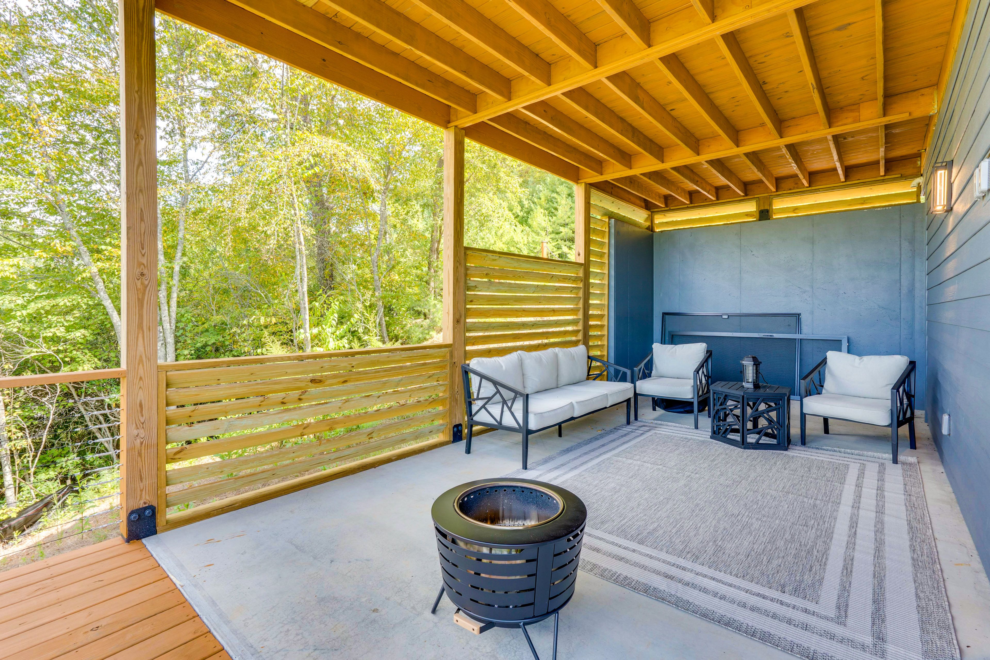 Lower Deck | Fire Pit | Lounge Seating