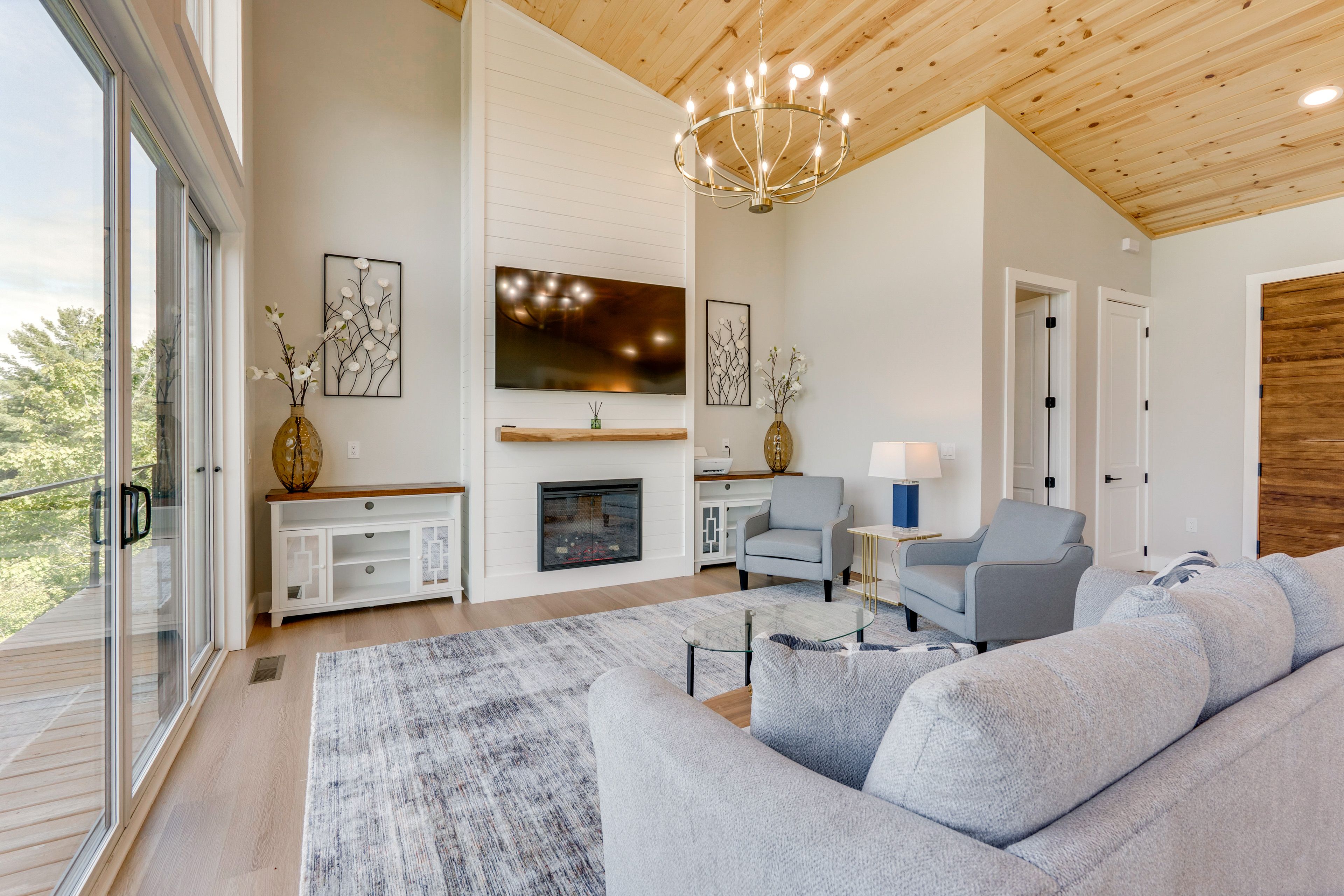 Living Room | Main Level | Fireplace | Free WiFi | Central Heat & A/C