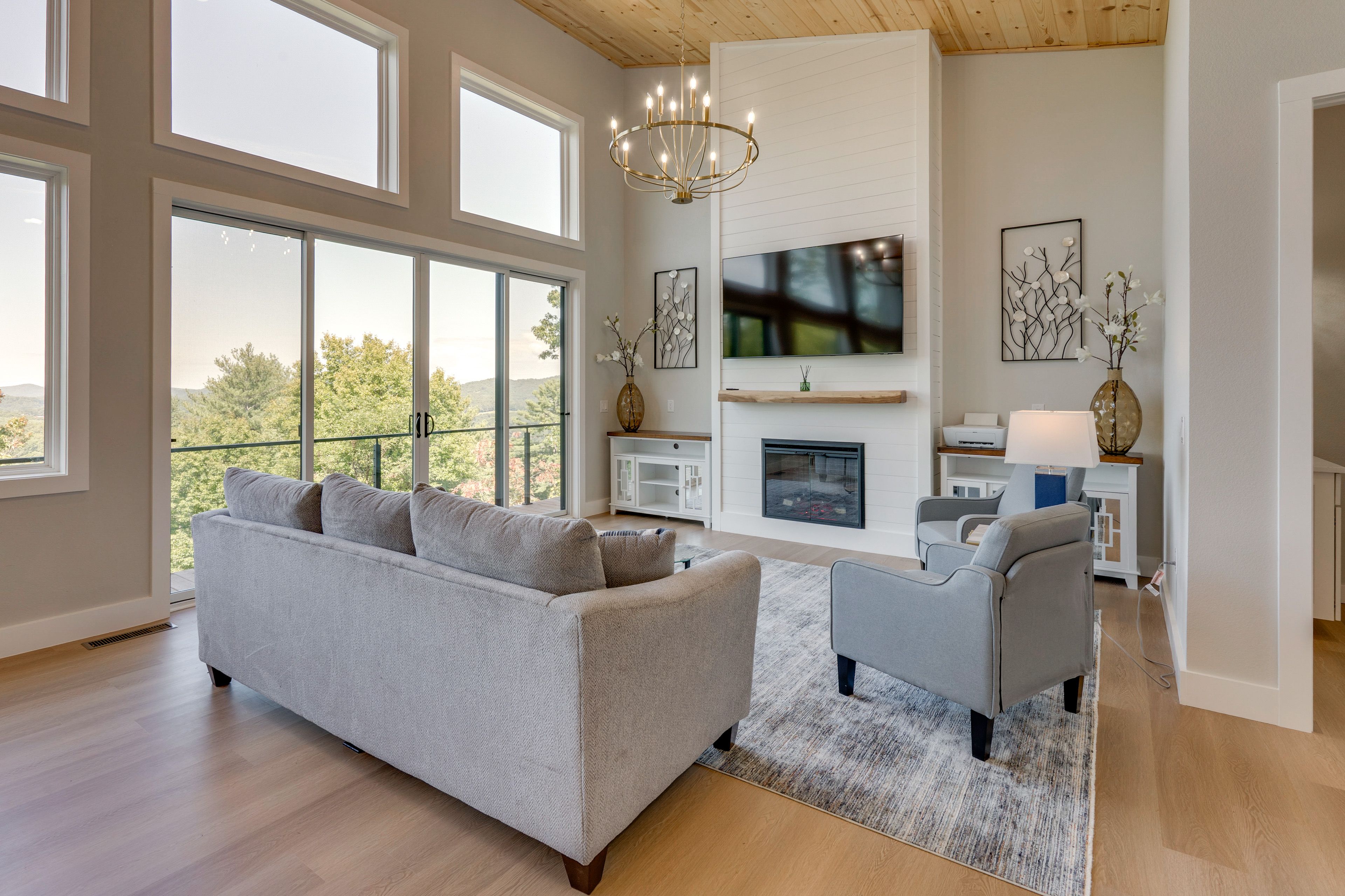 Brasstown Vacation Rental | 4BR | 2.5BA | 2,400 Sq Ft | Staircase to Enter