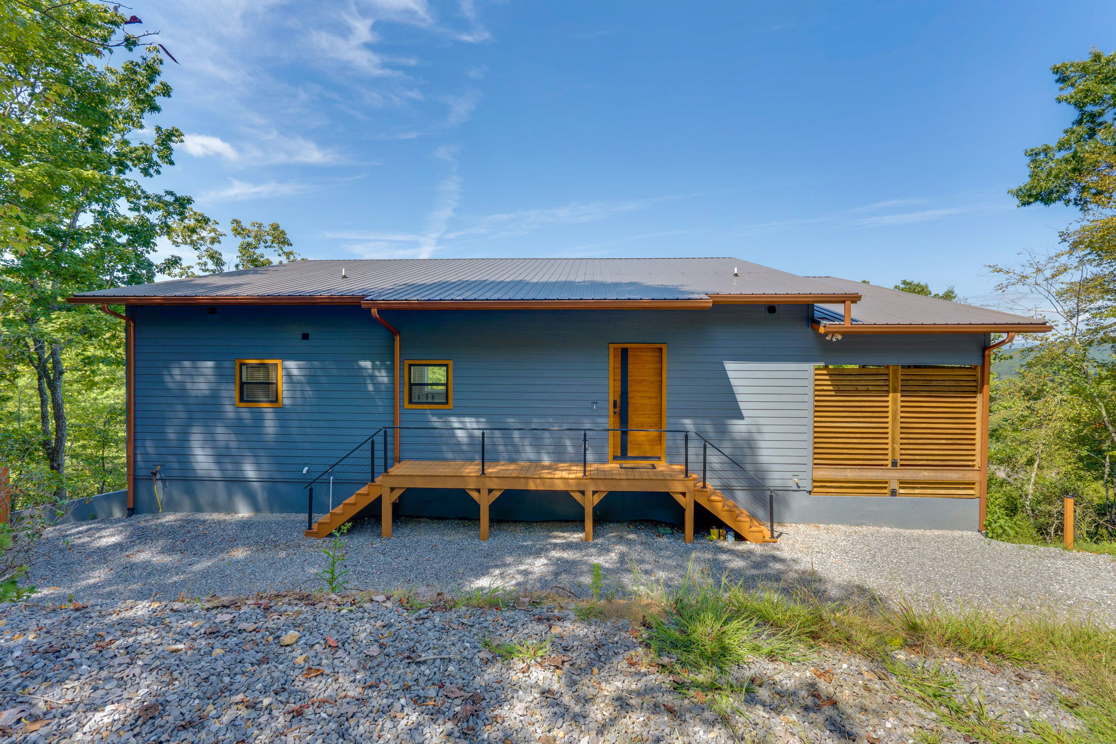 Parking | Gravel Driveway (3 Vehicles)