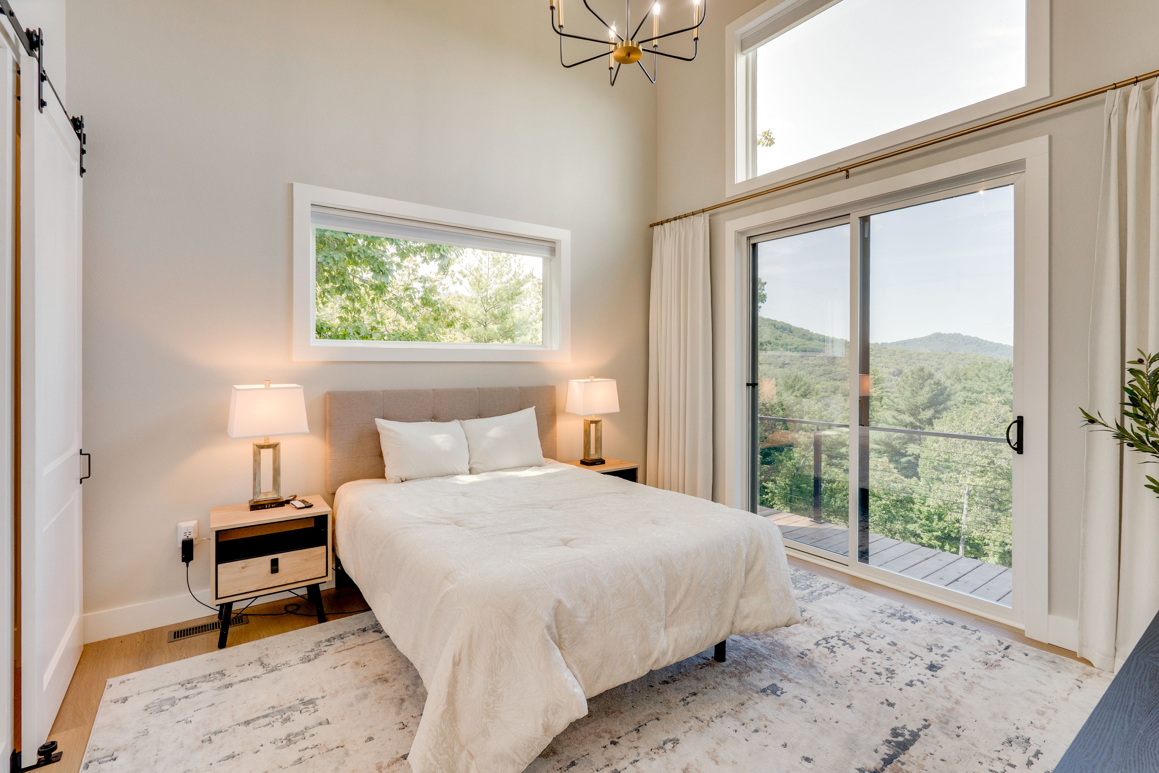 Bedroom 1 | Main Level | Queen Bed | Linens Provided