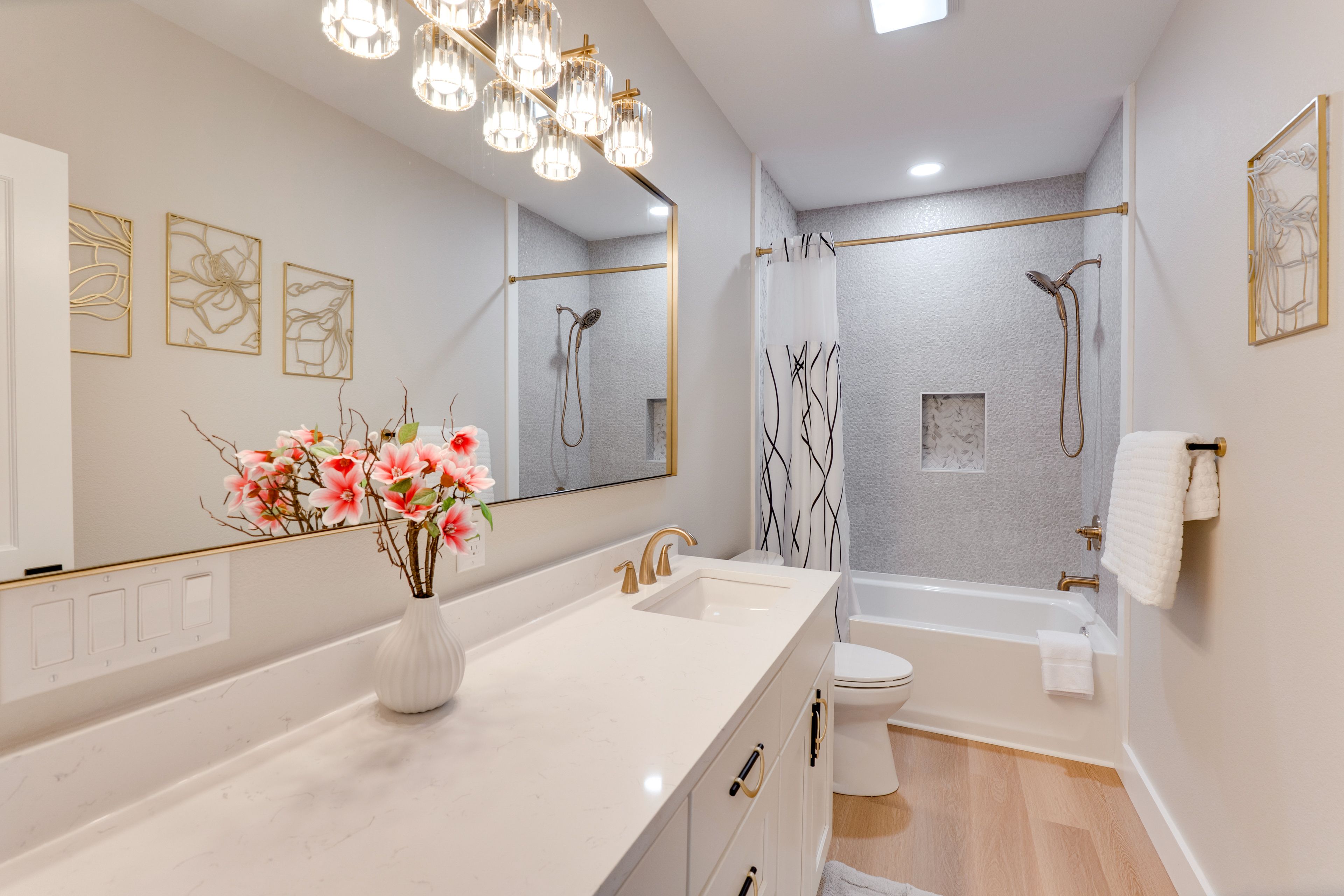 Full Bathroom | Lower Level | Complimentary Toiletries