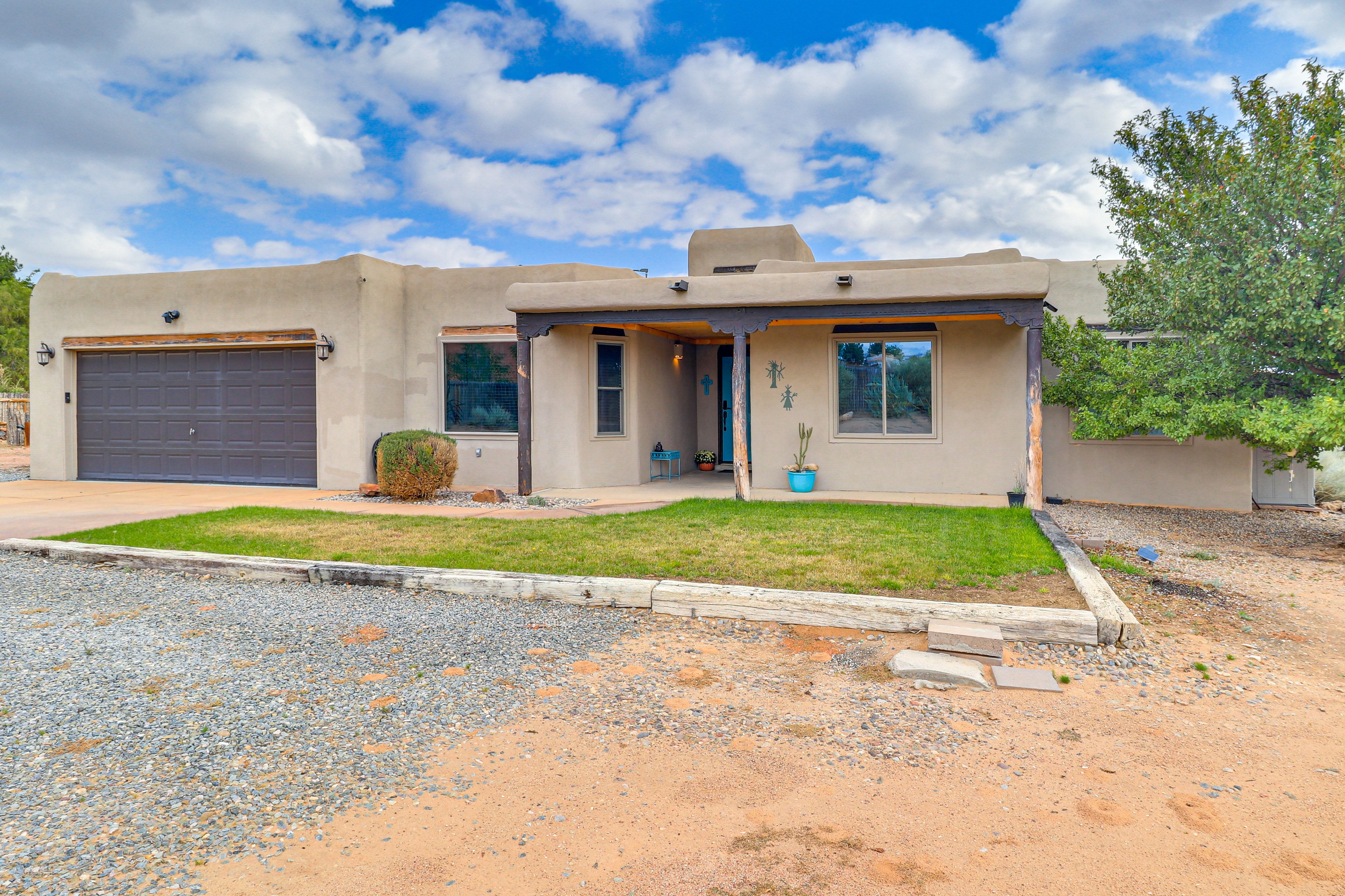 Single-Story House | Gated Property | 2 Mi to Rio Rancho Bosque Preserve