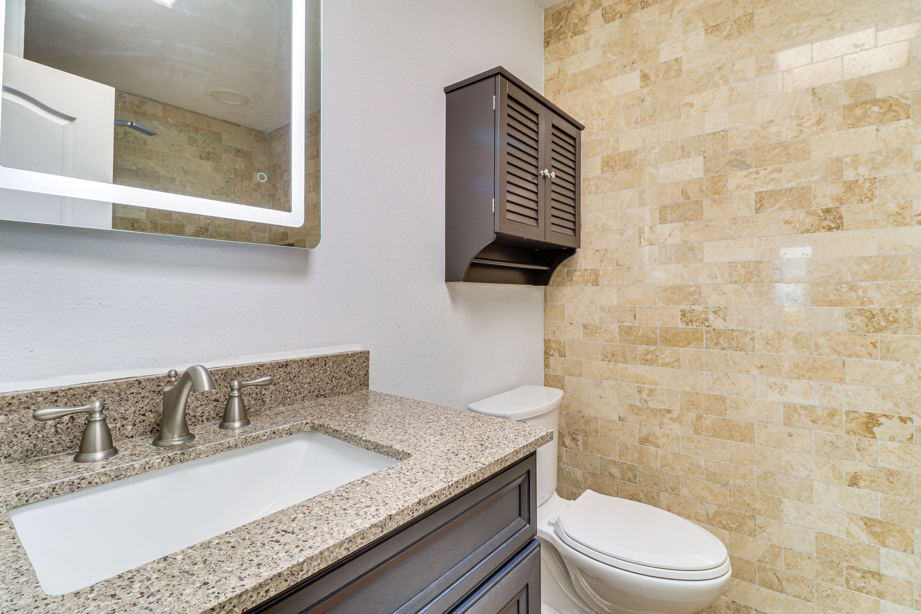 Full Bathroom | Towels Provided