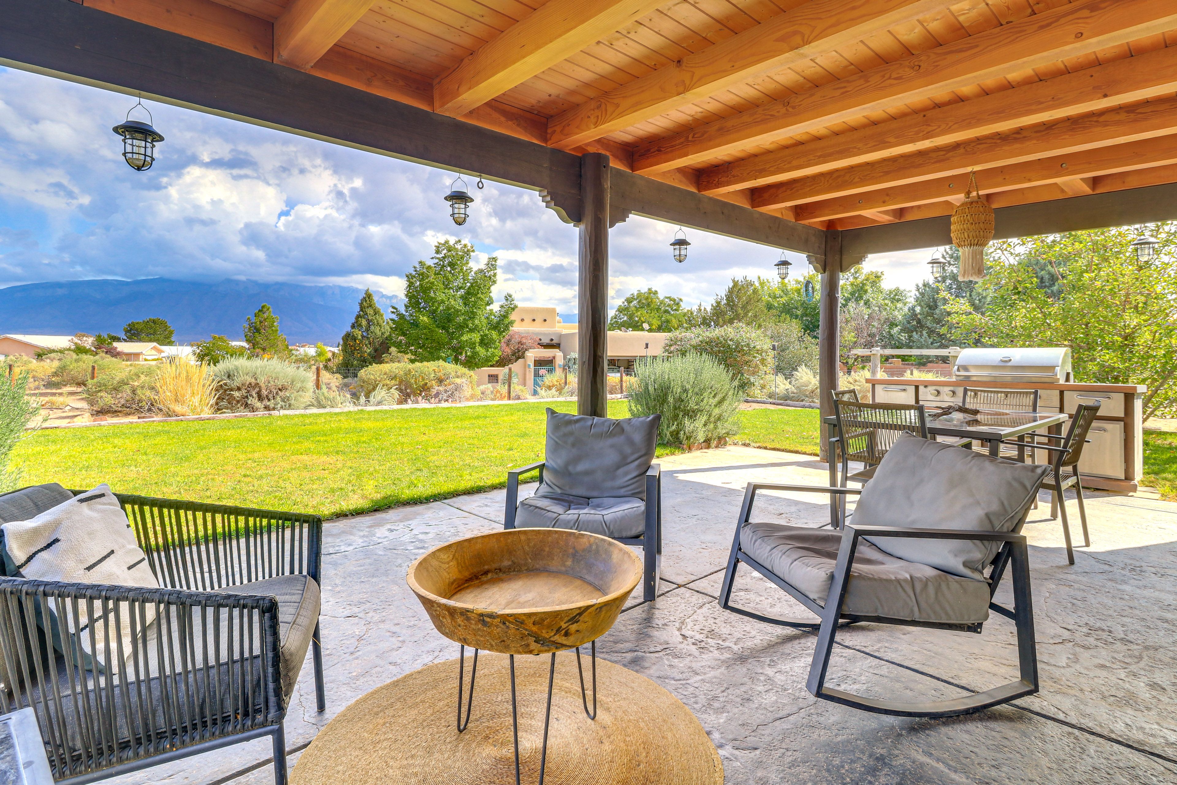 Rio Rancho Vacation Rental | 4BR | 2BA | 1,675 Sq Ft | 1 Step Required