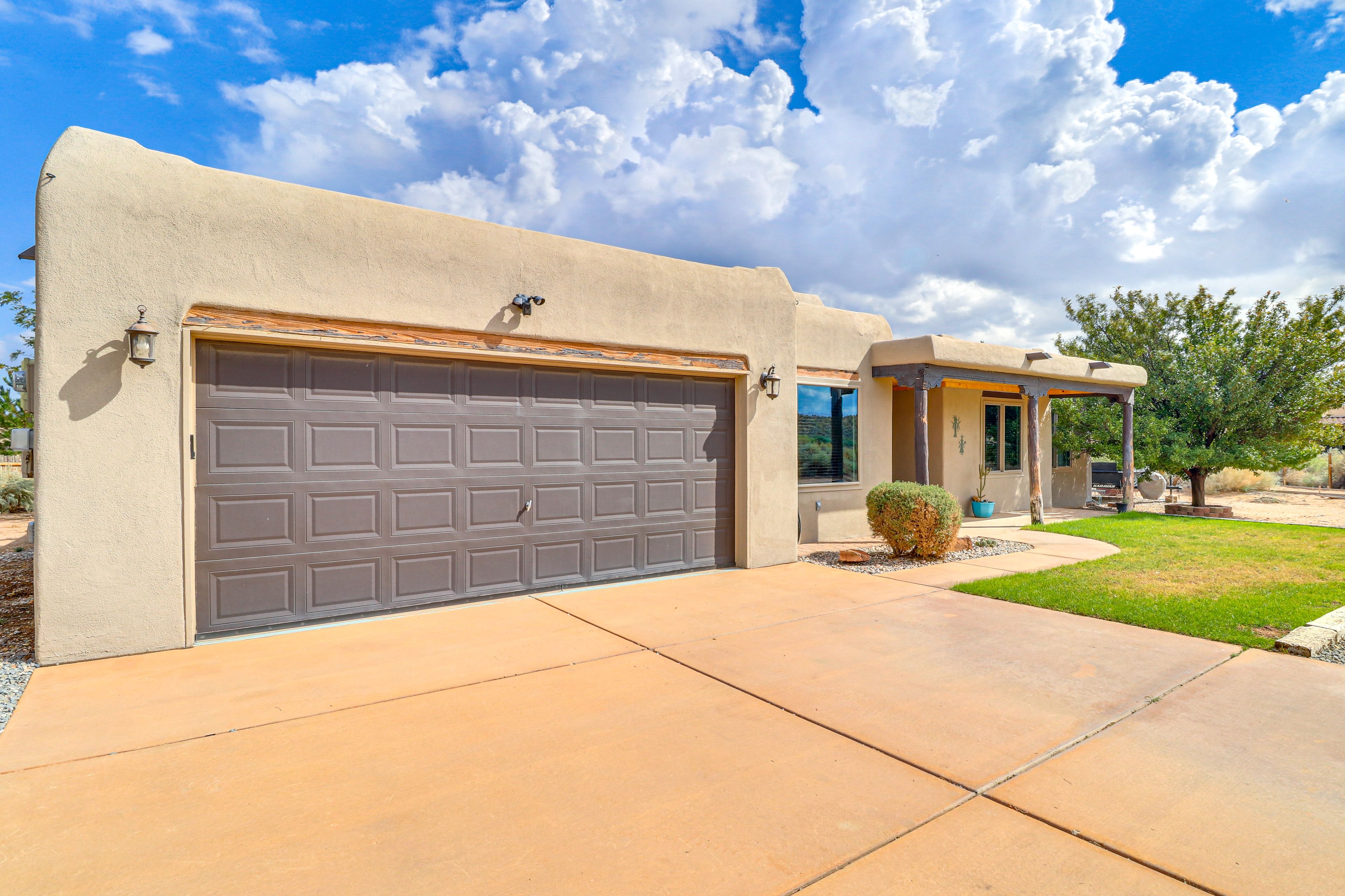 Parking | Driveway (6 Vehicles)