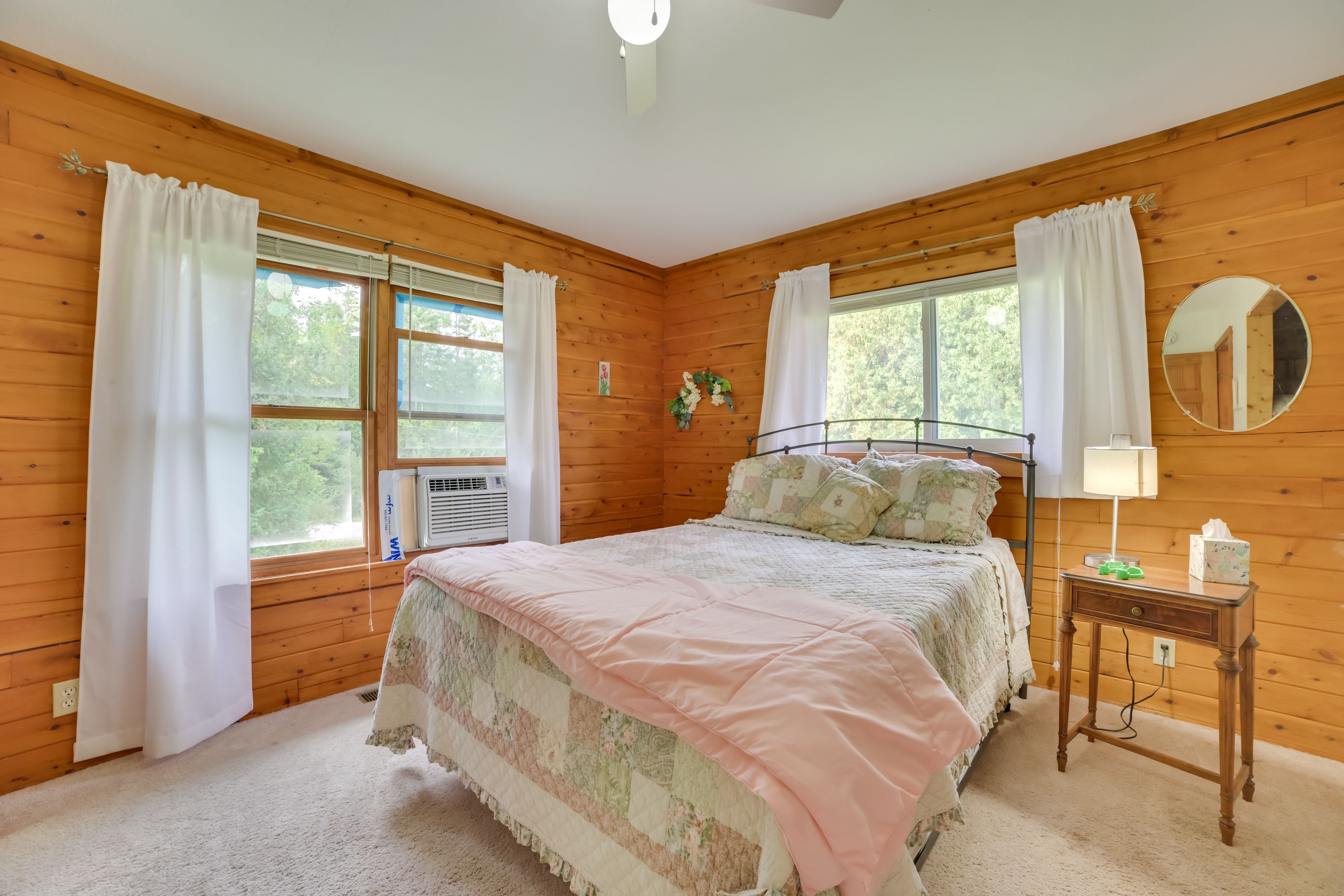 Bedroom 2 | Queen Bed | Smart TV | 1st Floor