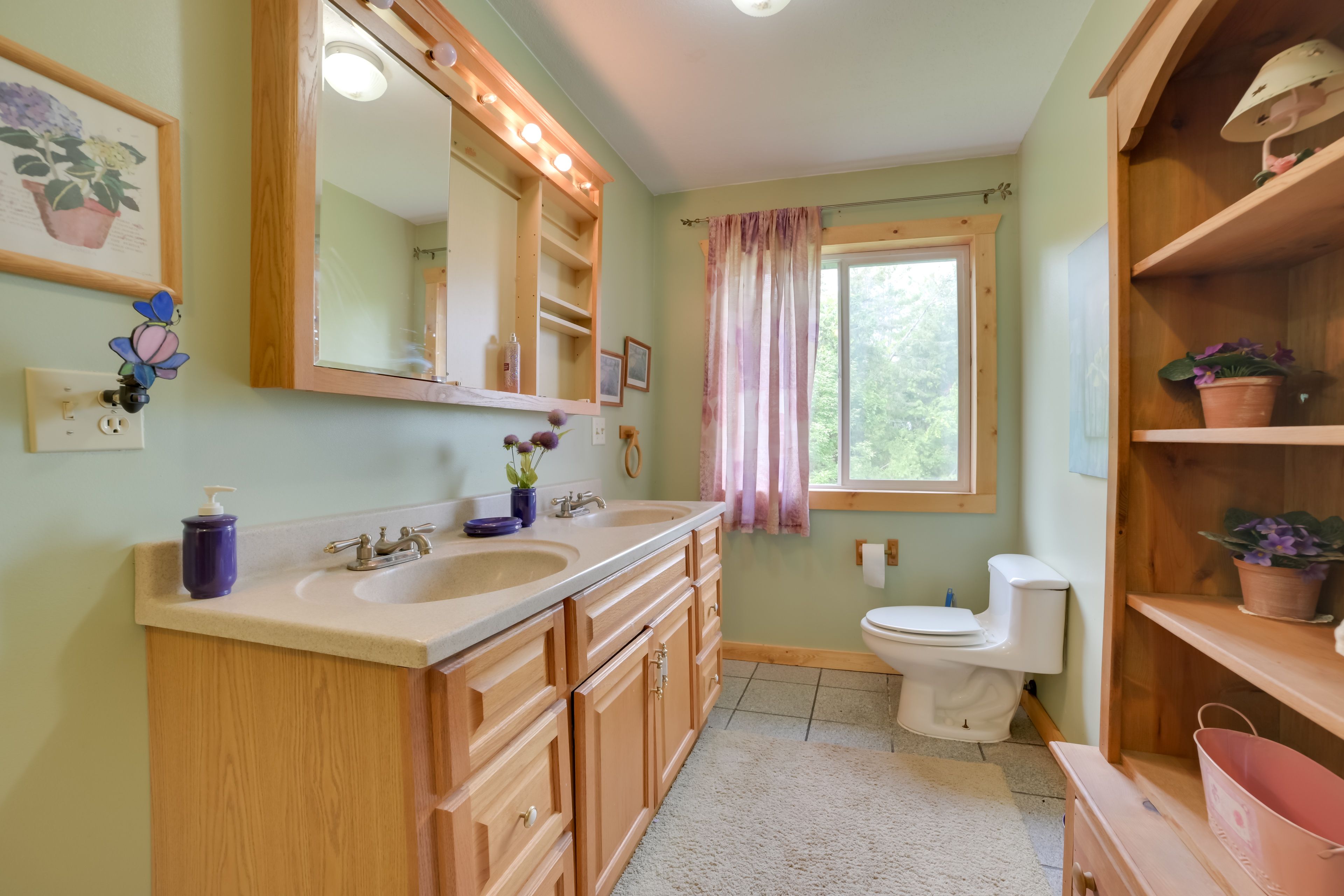 Bathroom | Shower | Towels Provided | 2nd Floor
