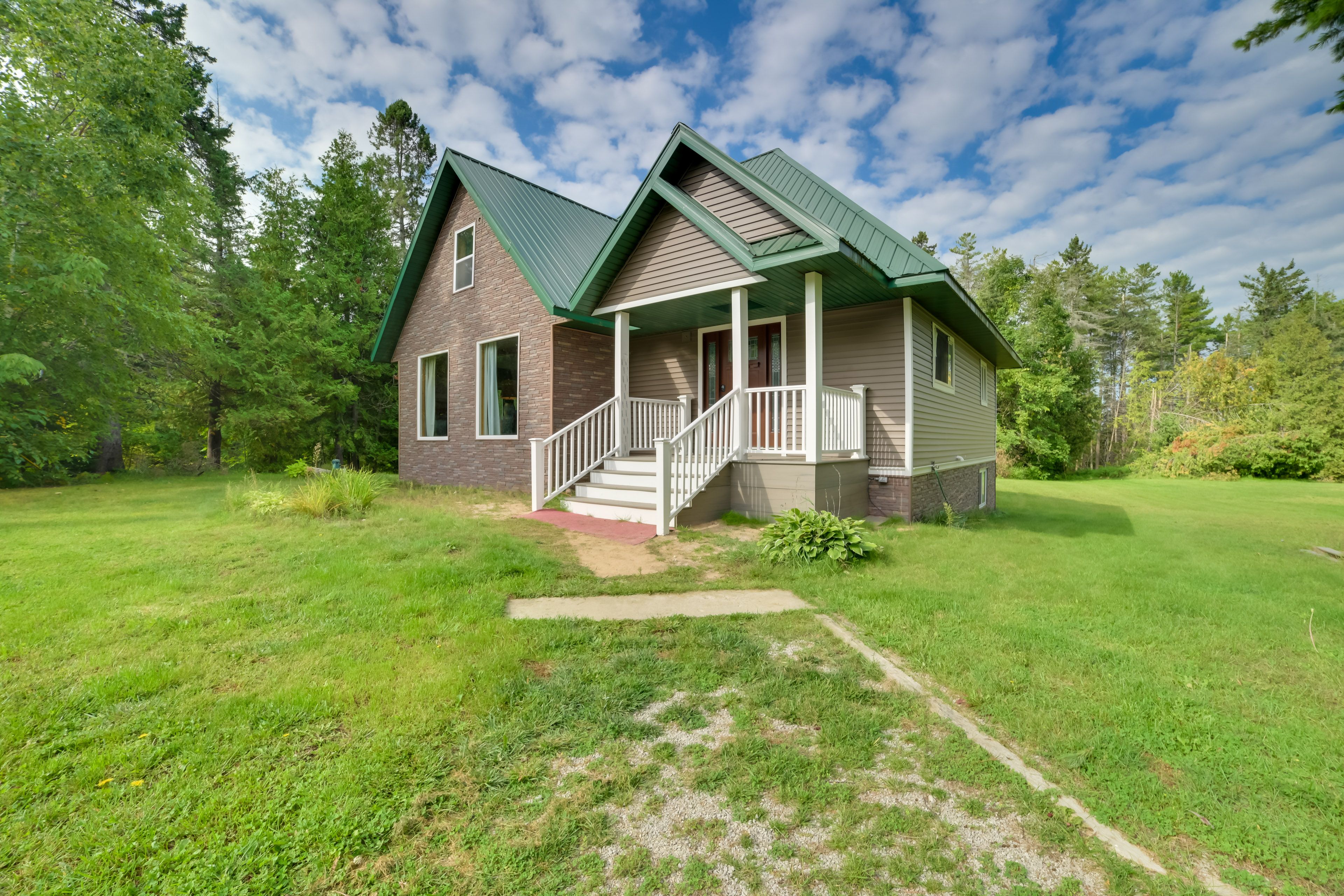 Parking | Driveway (2 Vehicles) | Trailer Parking Allowed