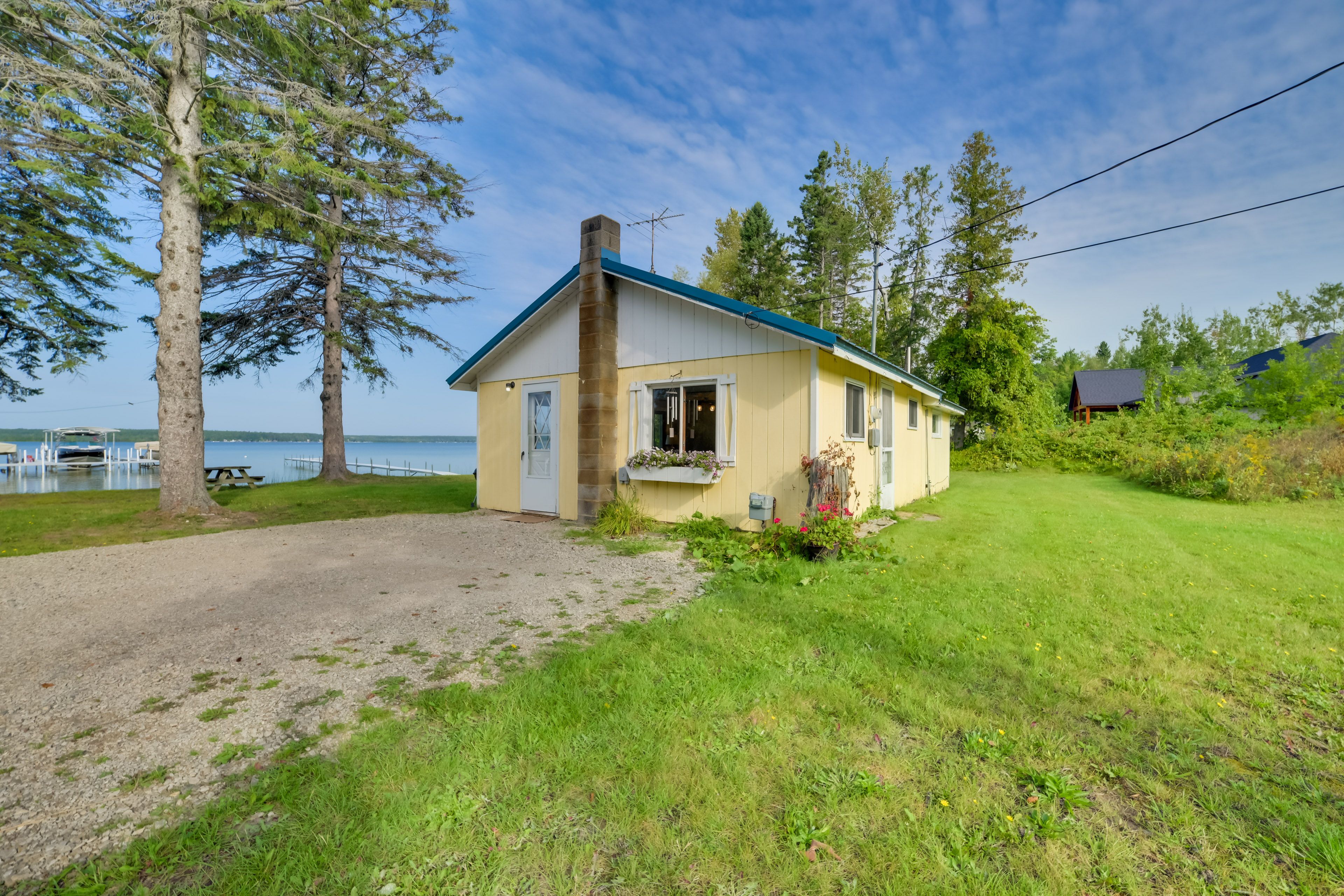 Cabin Exterior | Parking | Driveway (2 Vehicles) | Trailers Allowed