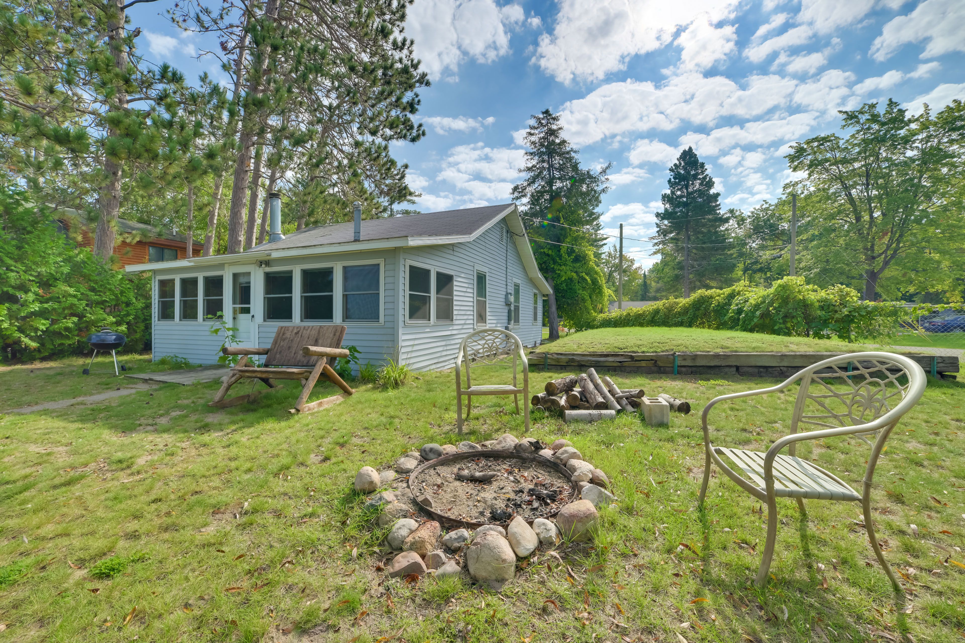 Indian River Vacation Rental | 3BR | 1BA | 750 Sq Ft | 1 Step to Enter