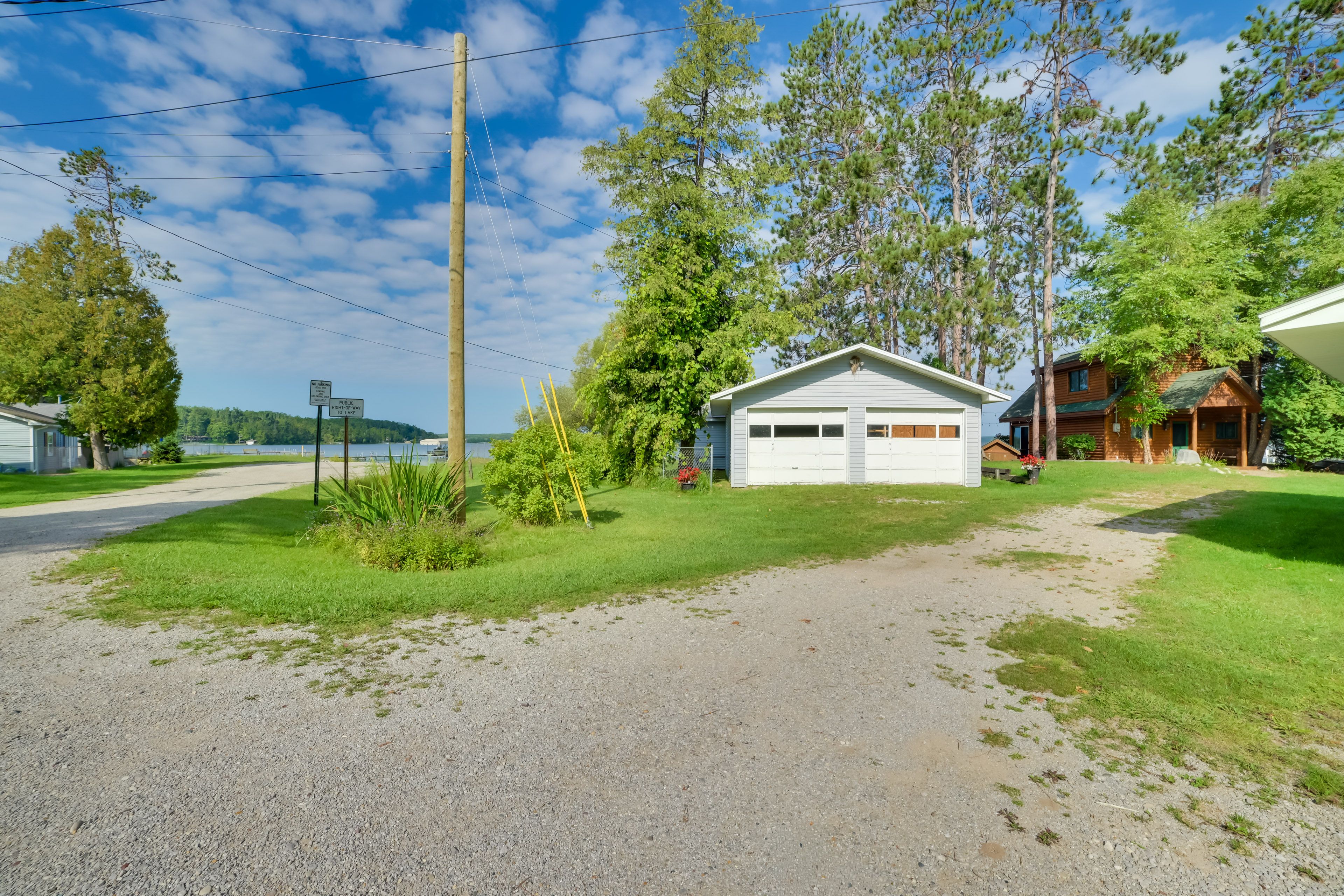 Parking | Shared Driveway (2 Vehicles) | Trailers Allowed
