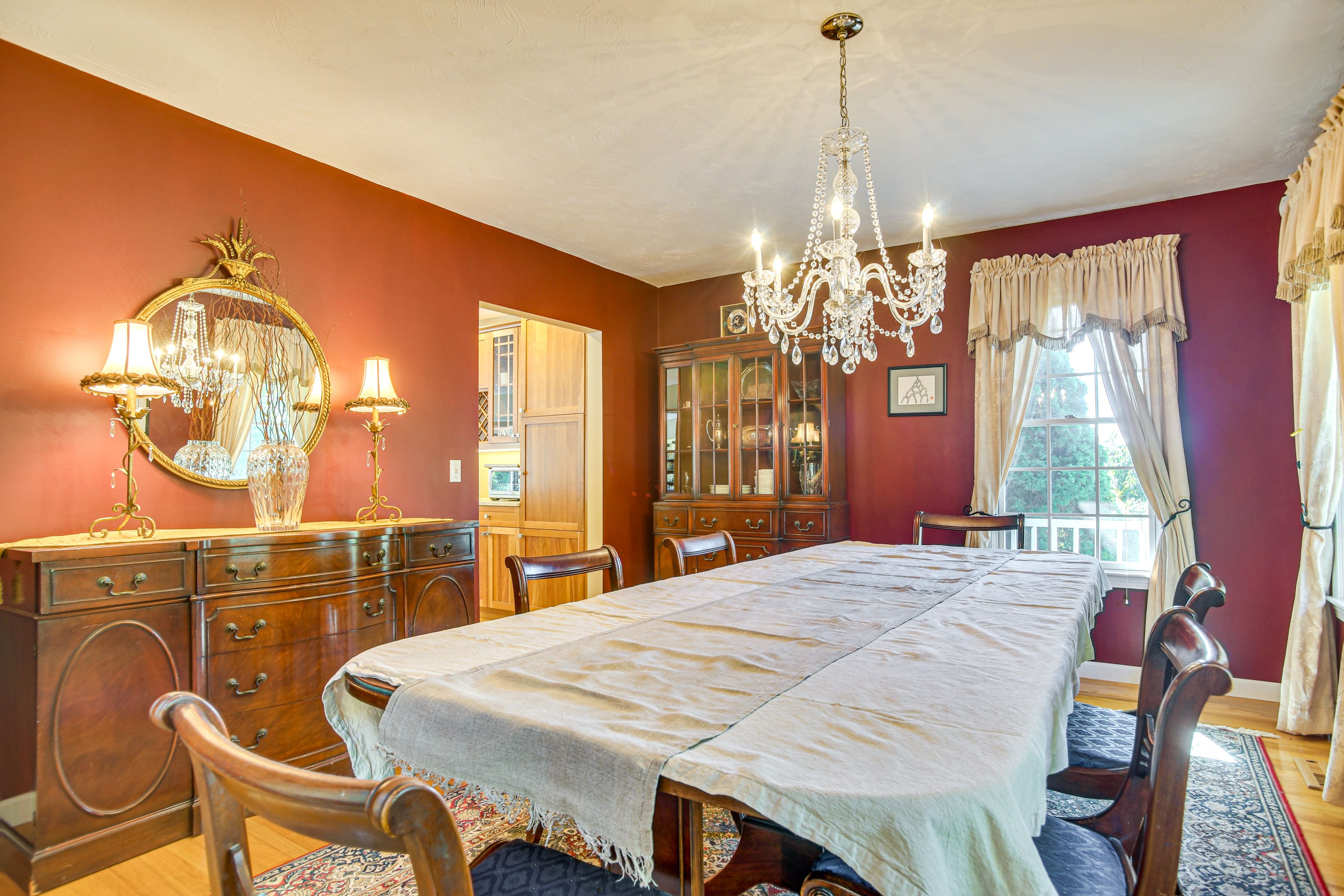 Dining Room | Main Level
