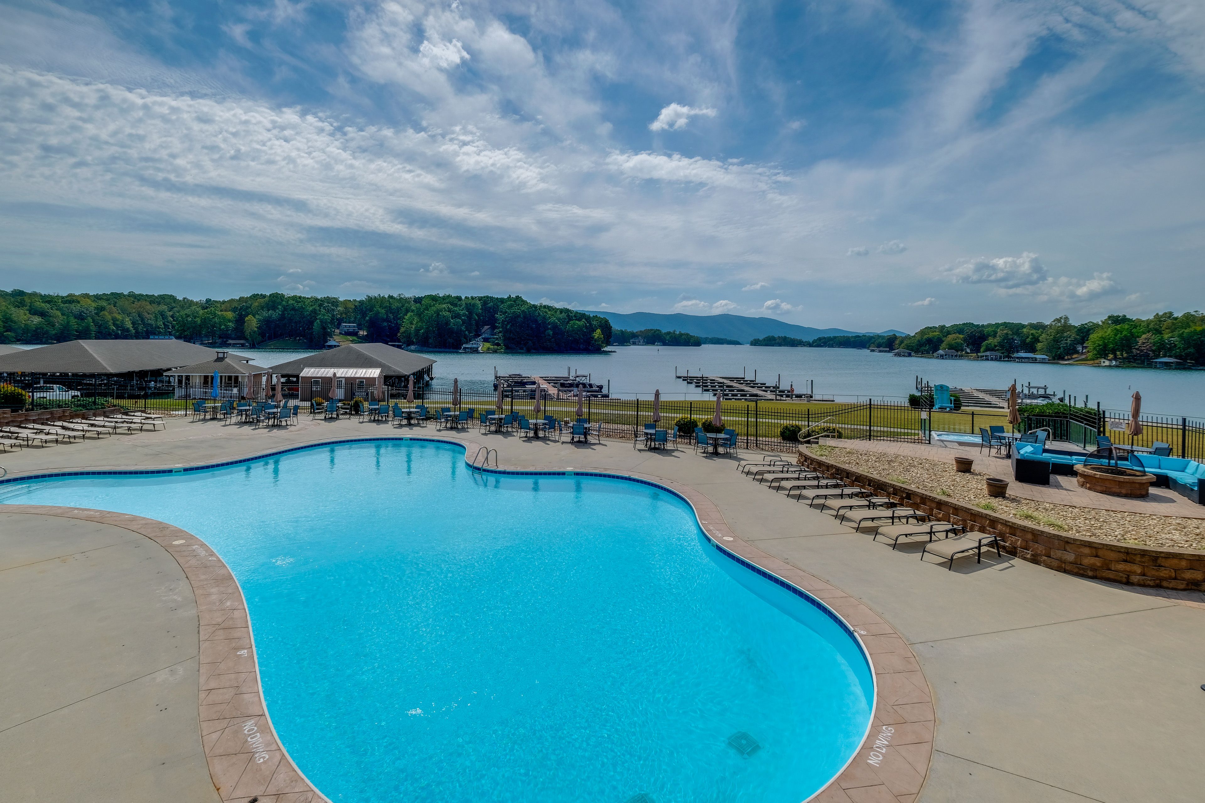 Mariners Landing | Outdoor Pool
