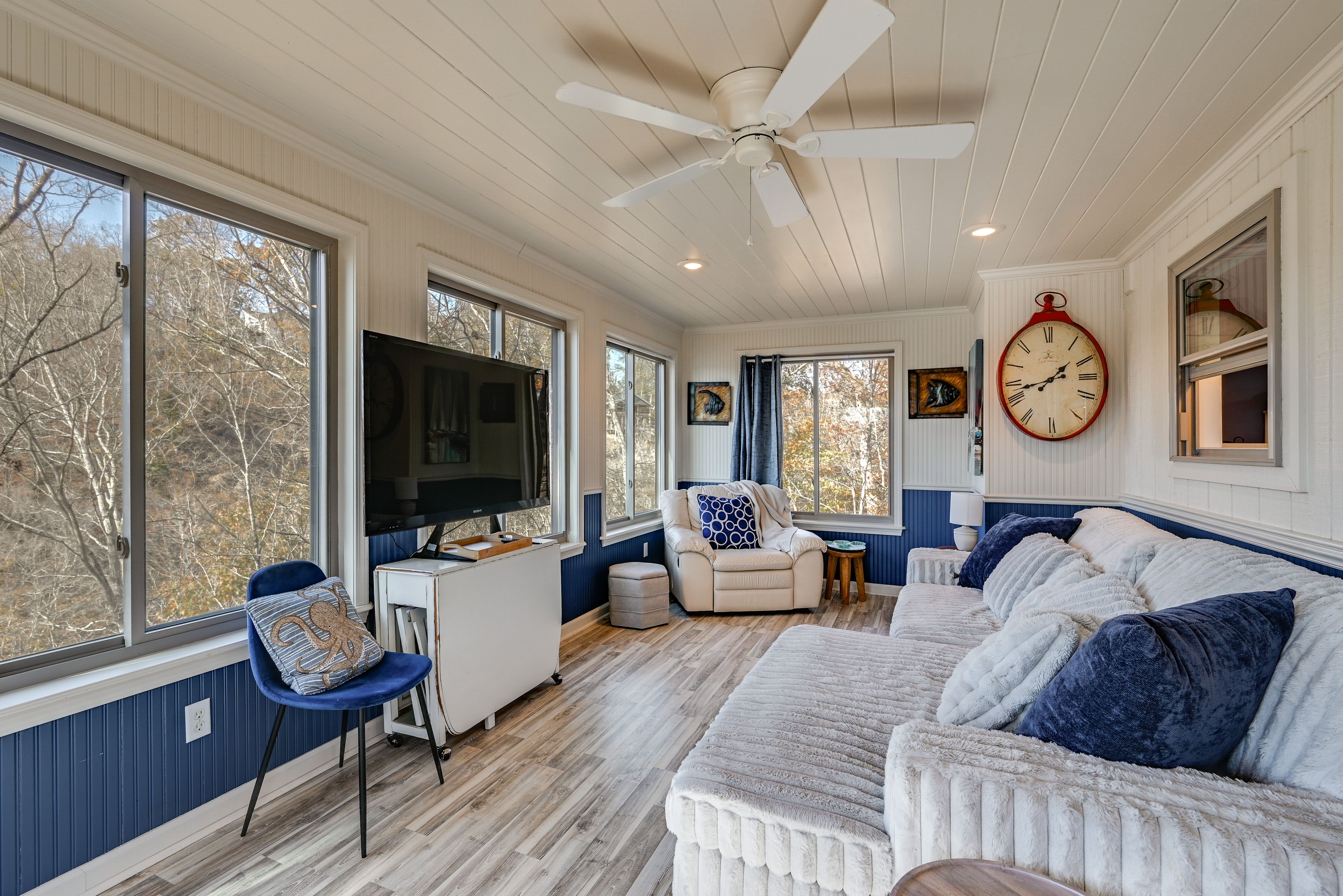 Sunroom | Main Level | Fiber Internet | Smart TV | King Convertible Ottoman