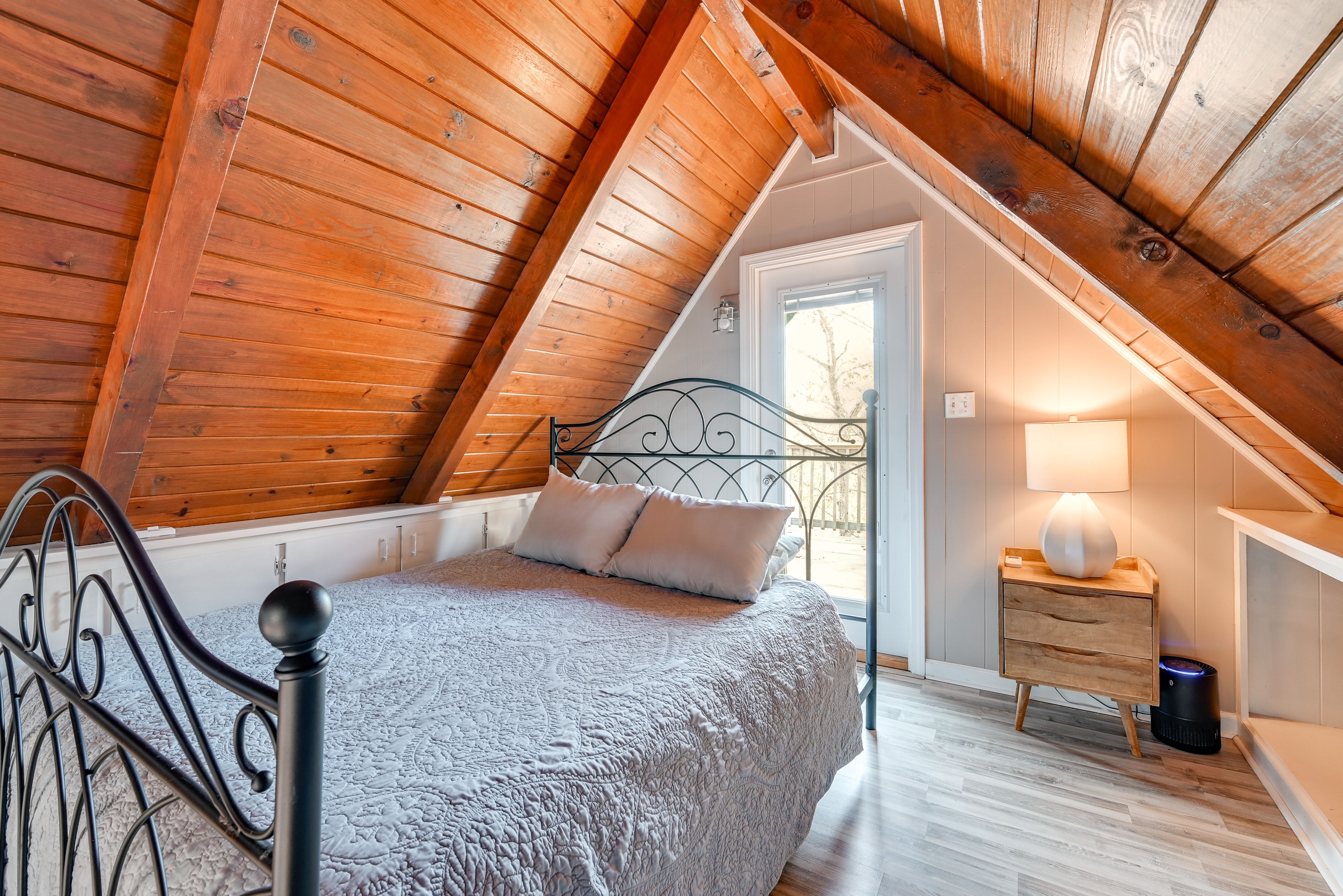 Bedroom | Queen Bed | Loft Level