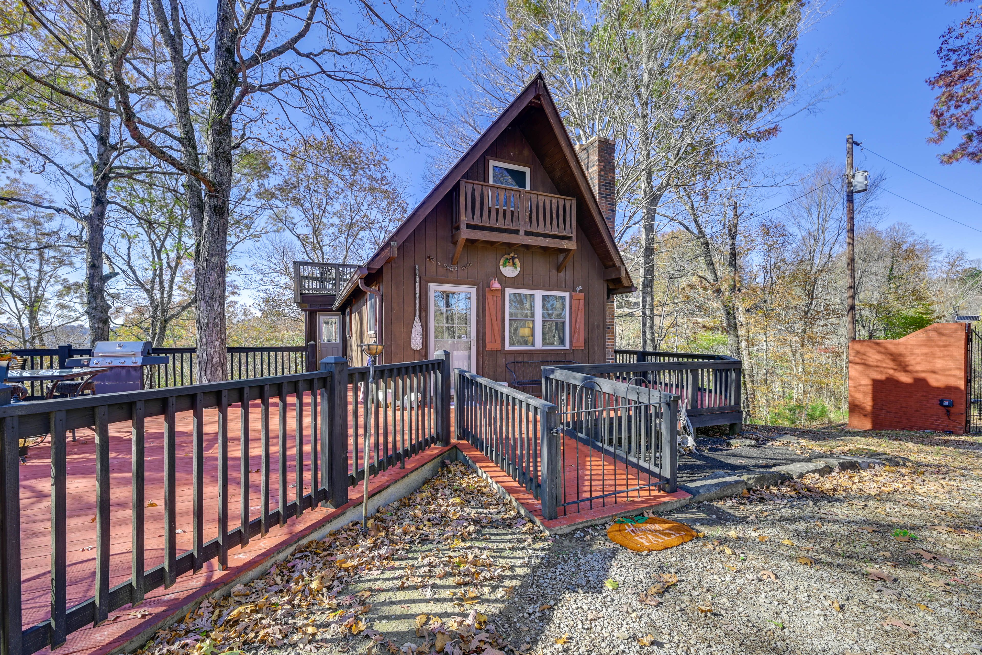 Exterior | Driveway (6 Vehicles)