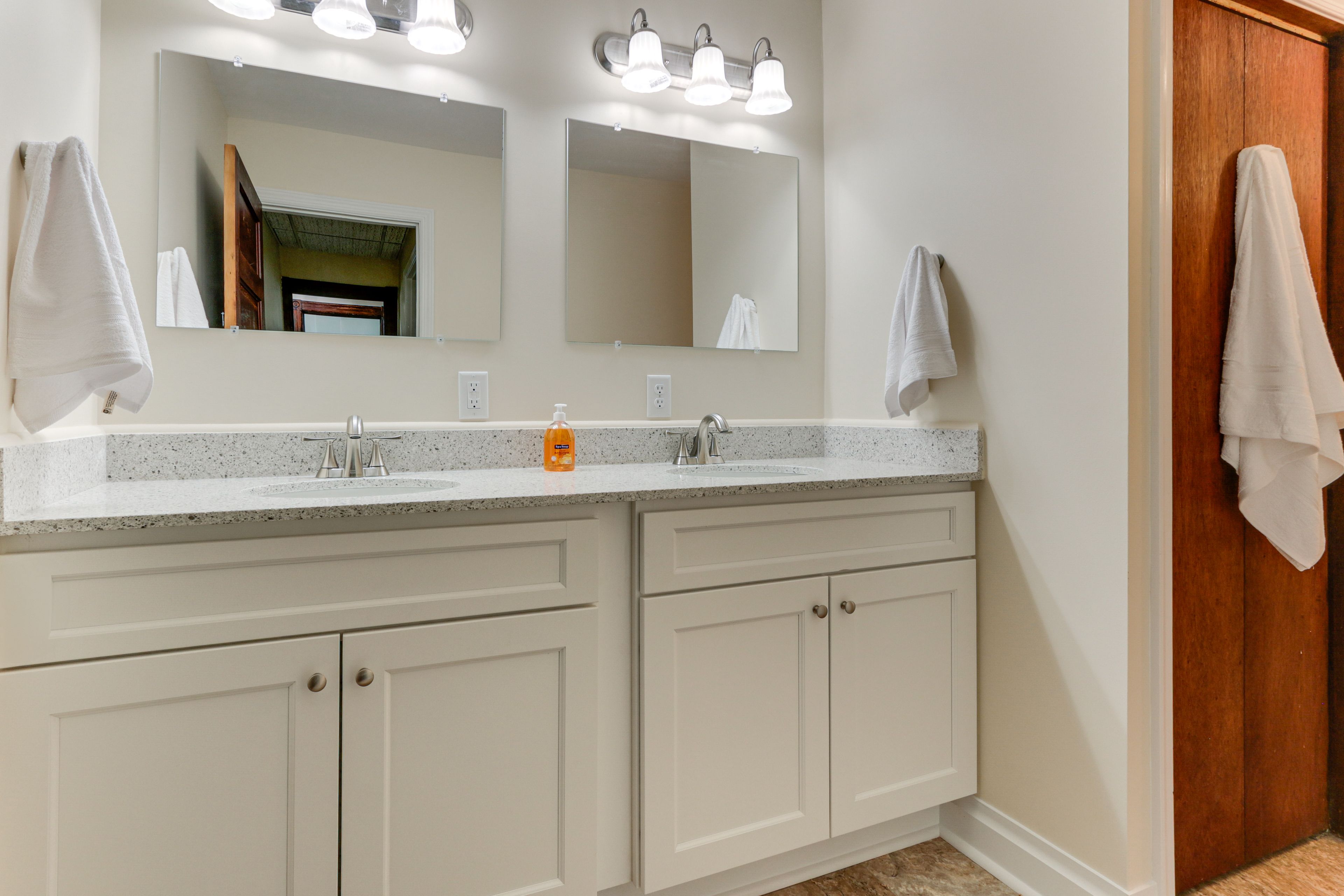 Bathroom | Main Level