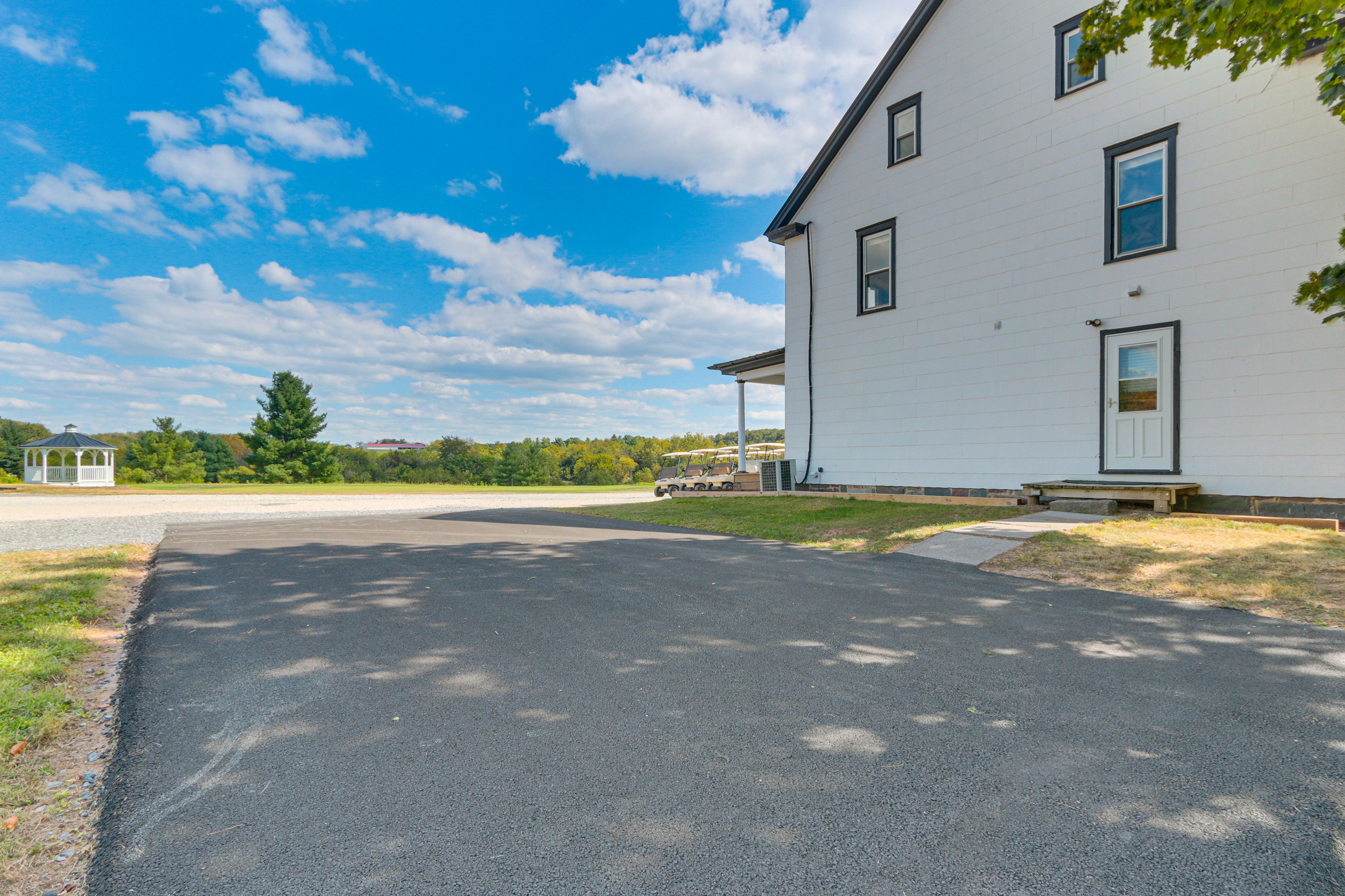 Parking | Driveway (4 Vehicles)