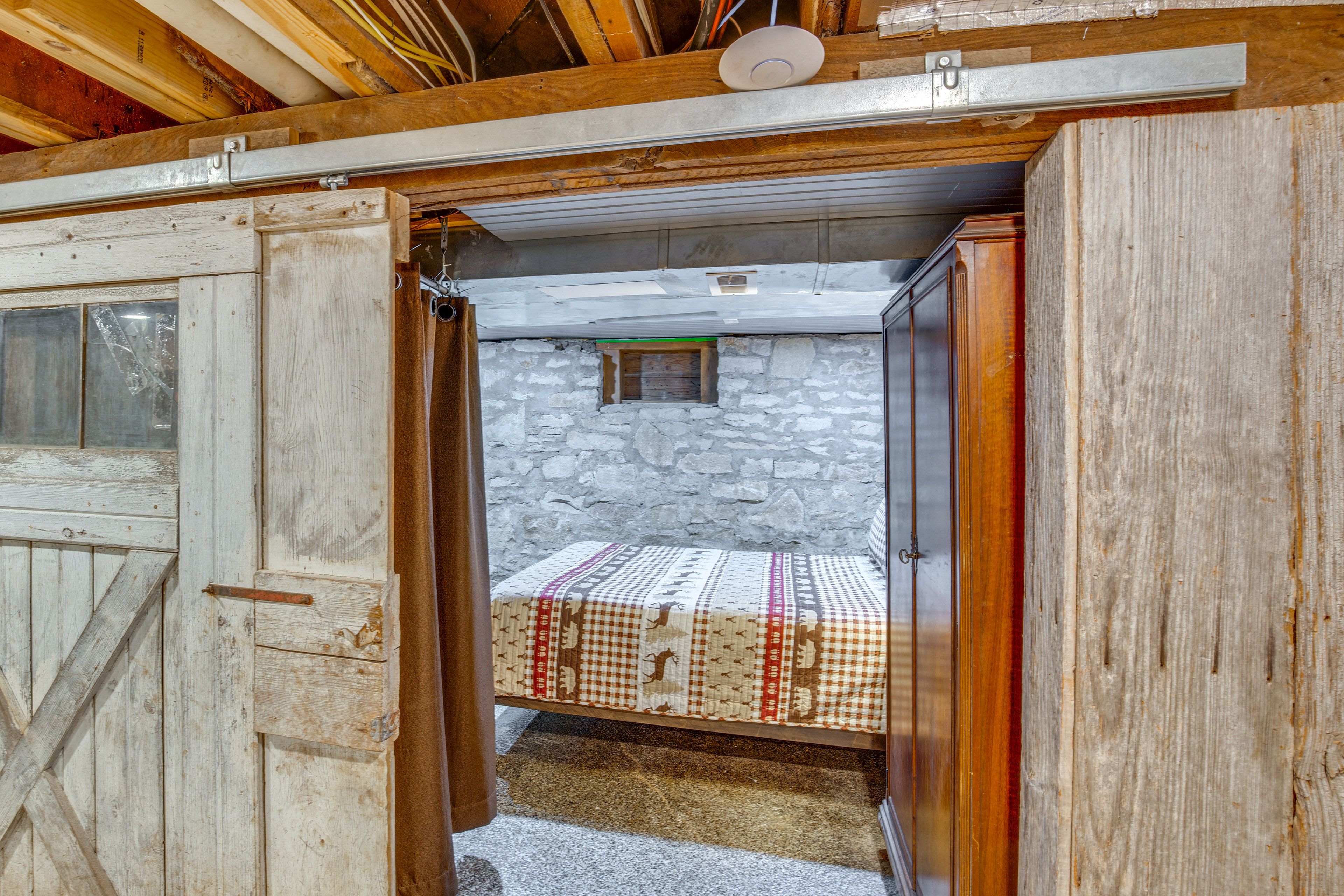 Sleeping Nook | Queen Bed | Lower Level