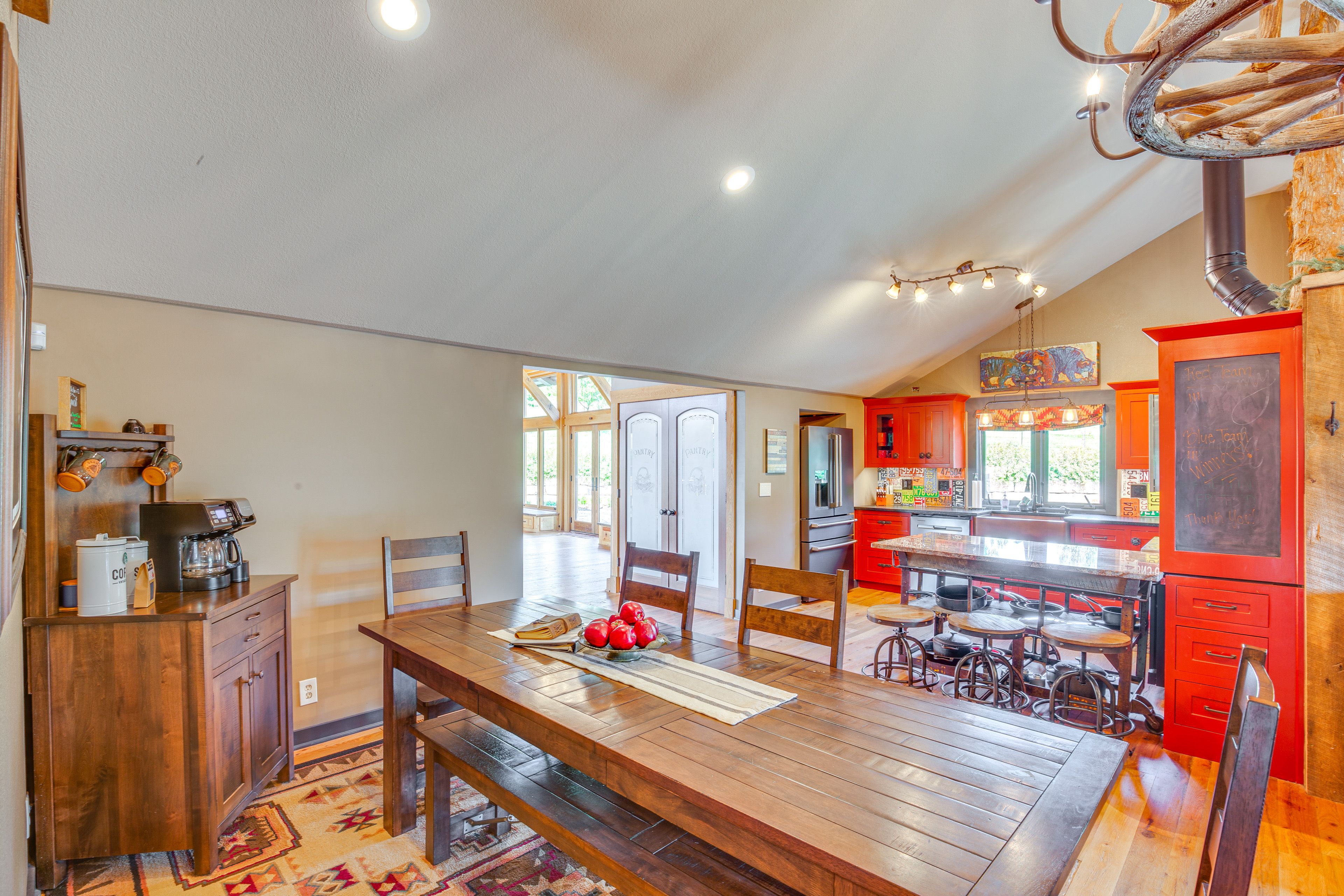 Dining Area | Dishware/Flatware Provided | Main Floor